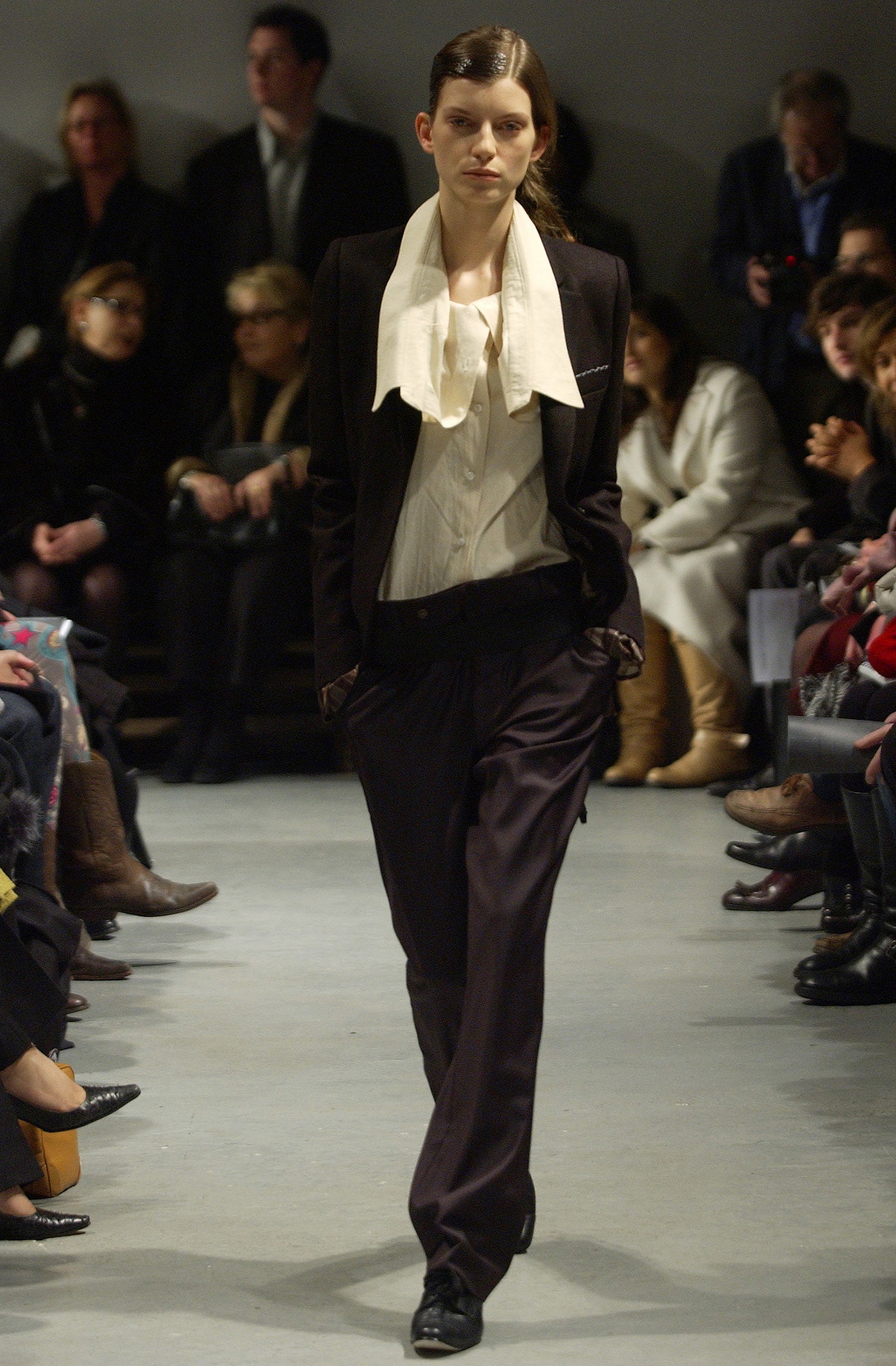 black wool long-sleeve collared tailored buttoned blazer