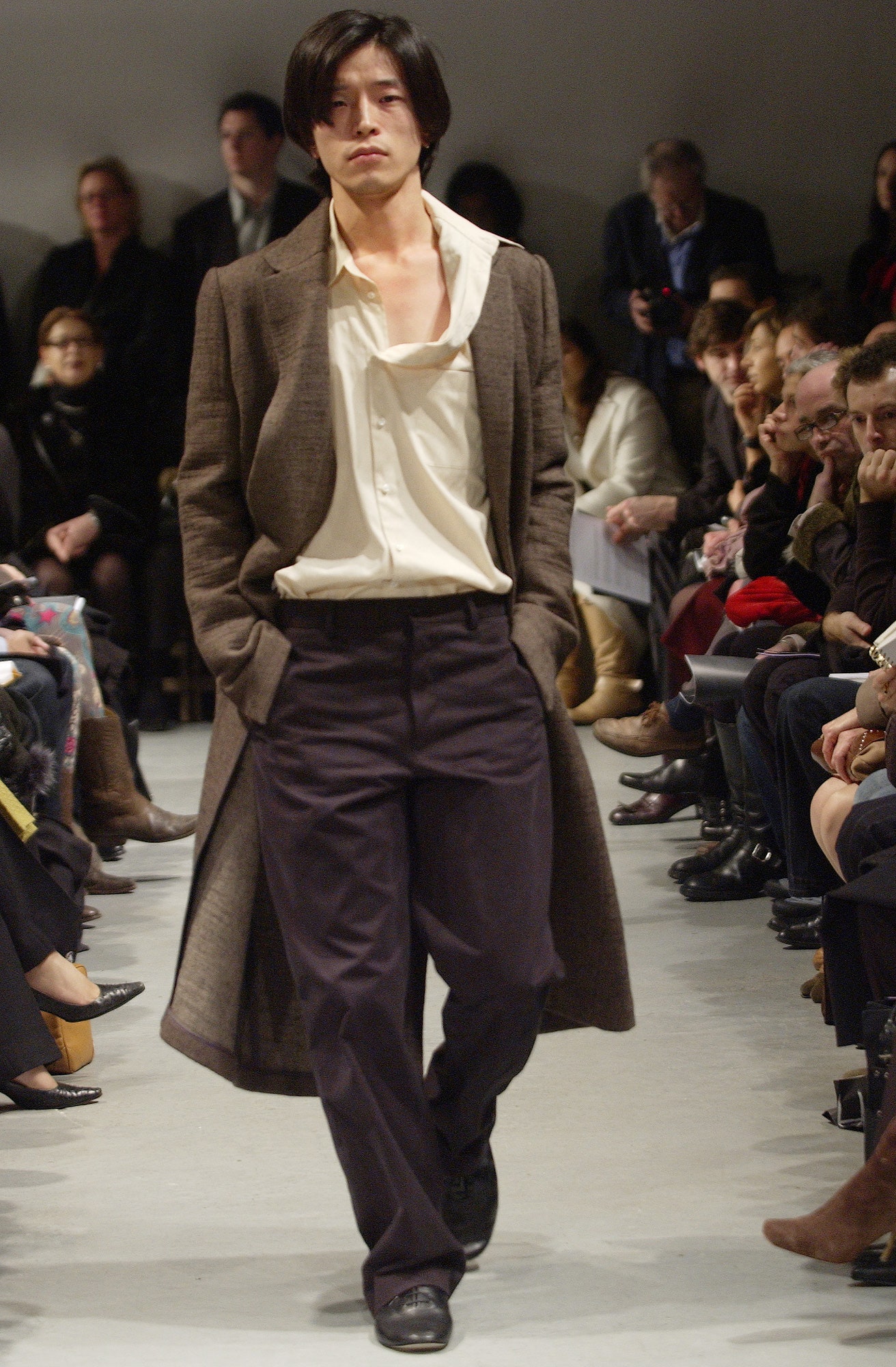 brown wool long-sleeve collared relaxed buttoned coat
