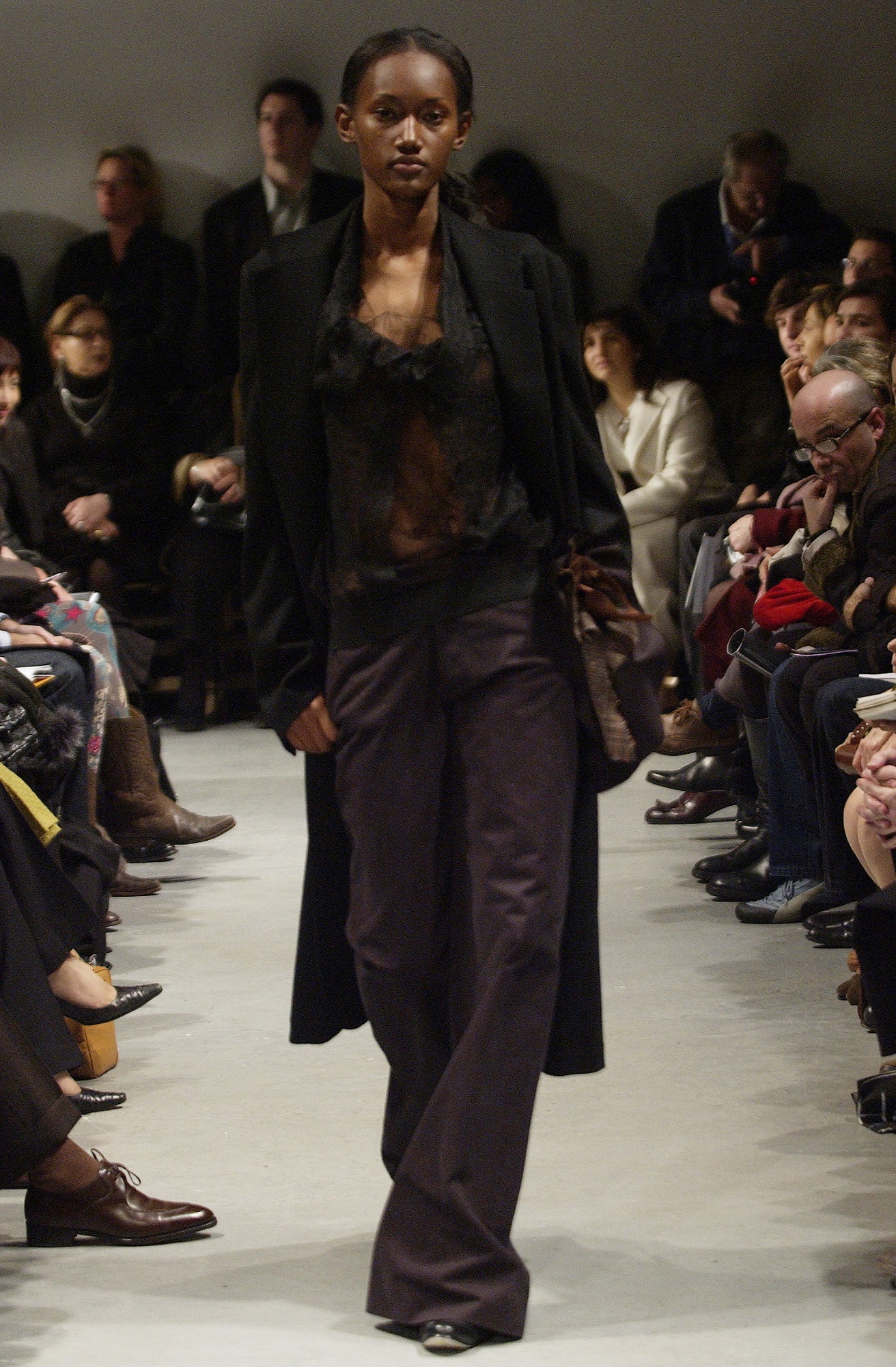 black wool long-sleeve collared fitted buttoned coat