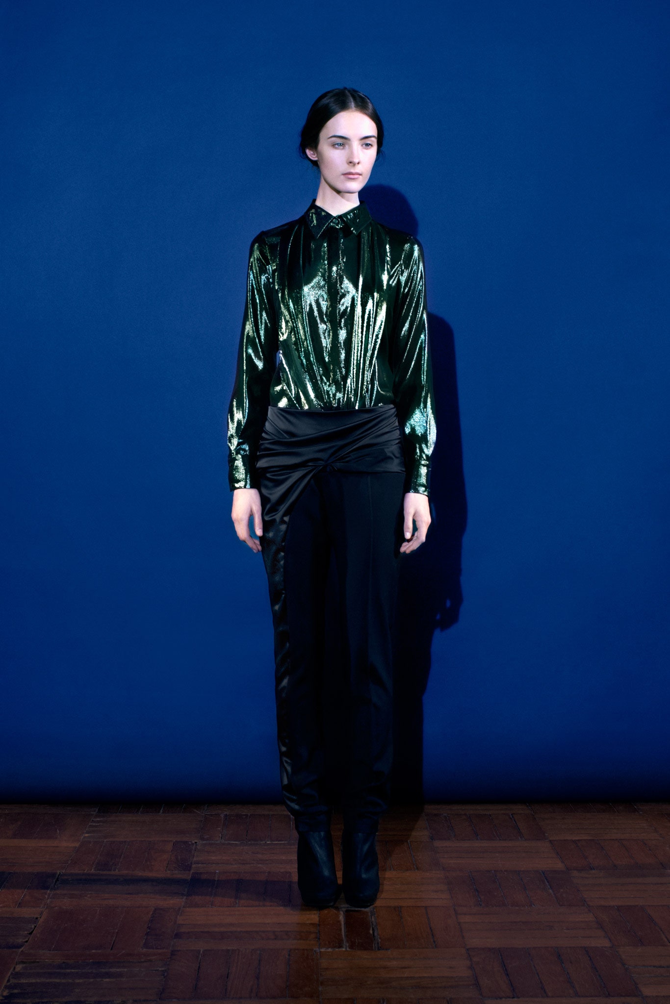 green silk long-sleeve collared fitted shiny shirt