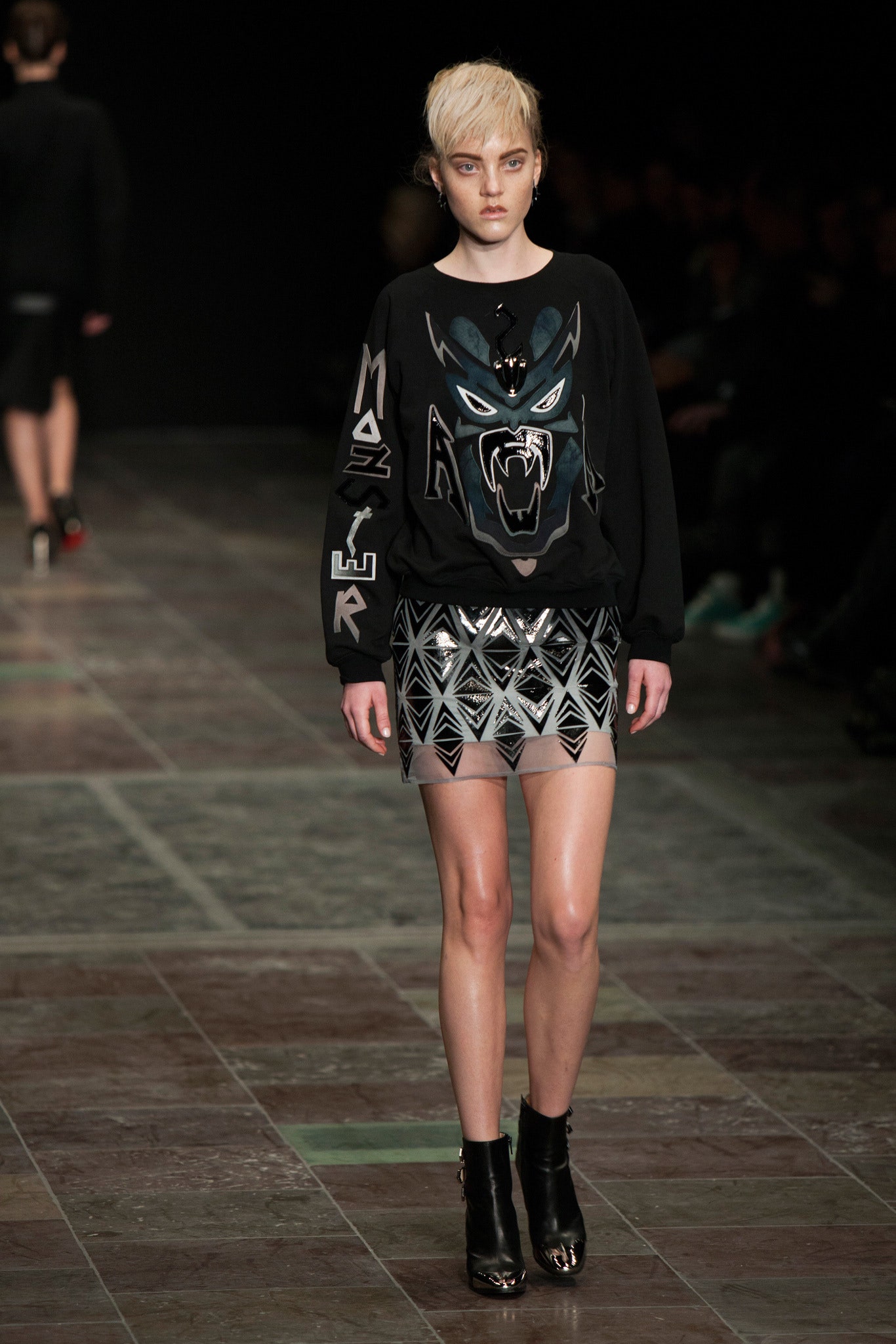 black cotton long-sleeve collared fitted printed sweater