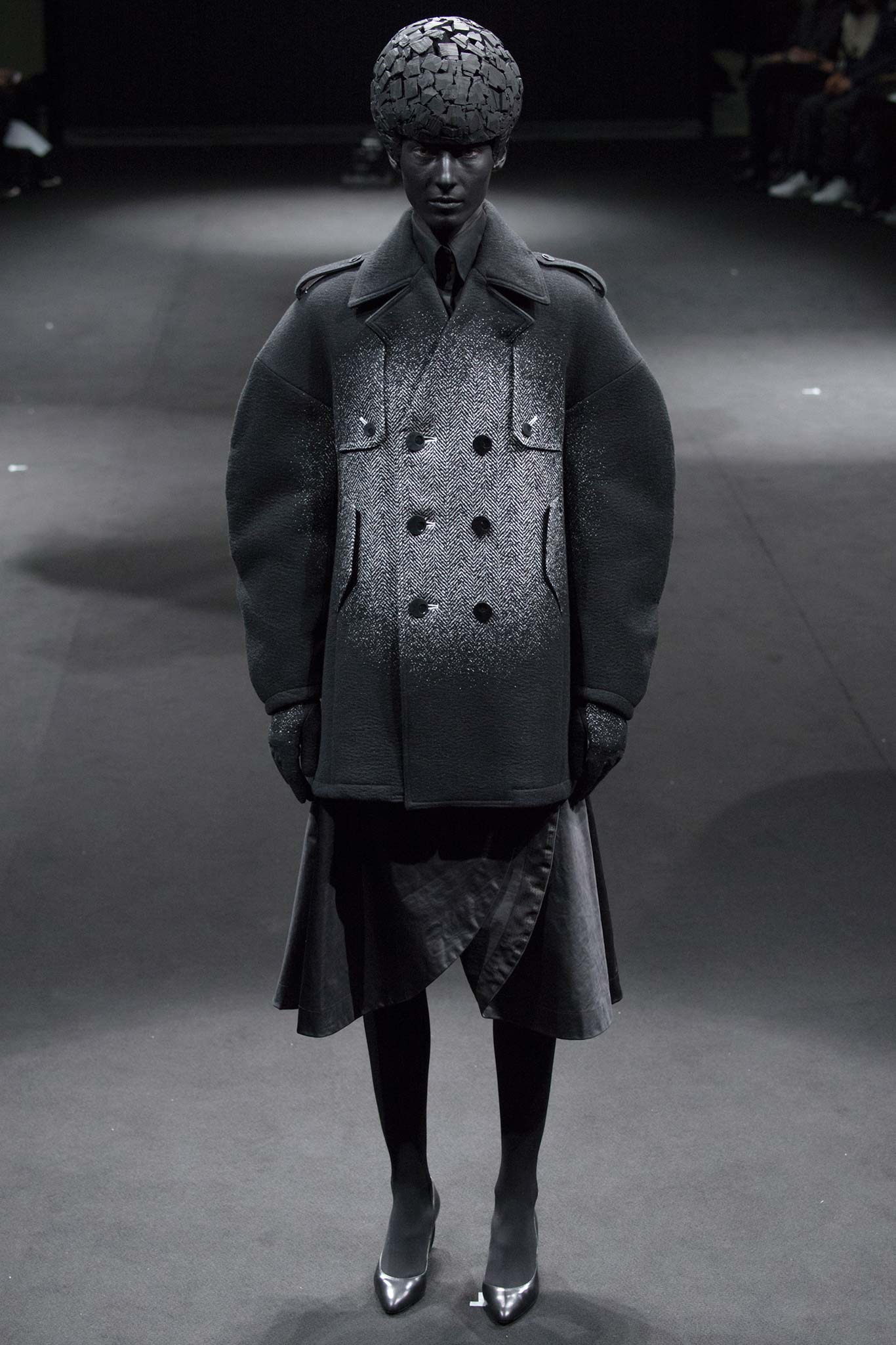 black wool long-sleeve collared oversized zippered coat