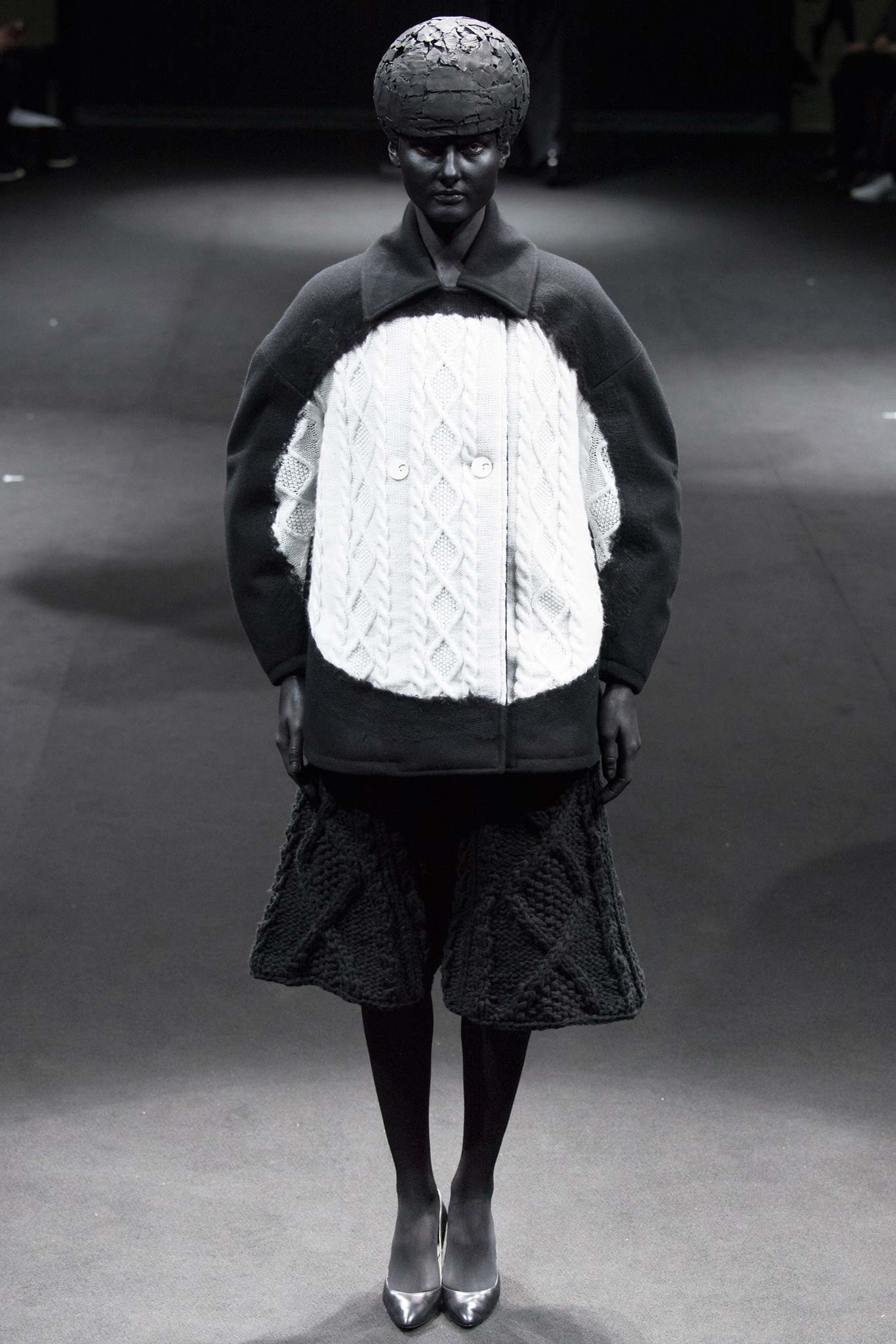 black wool long-sleeve collared relaxed buttoned layered coat