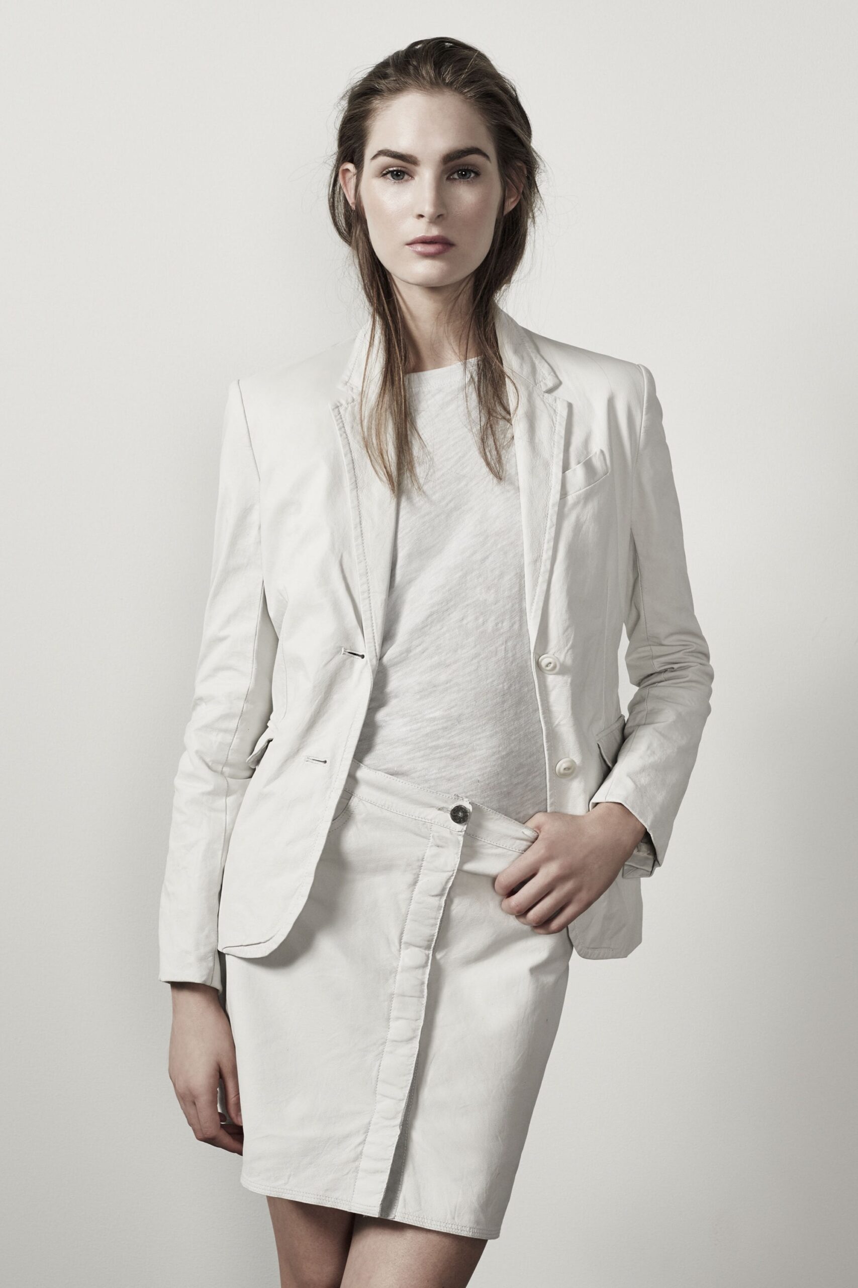 white cotton fitted high-waisted zippered skirt