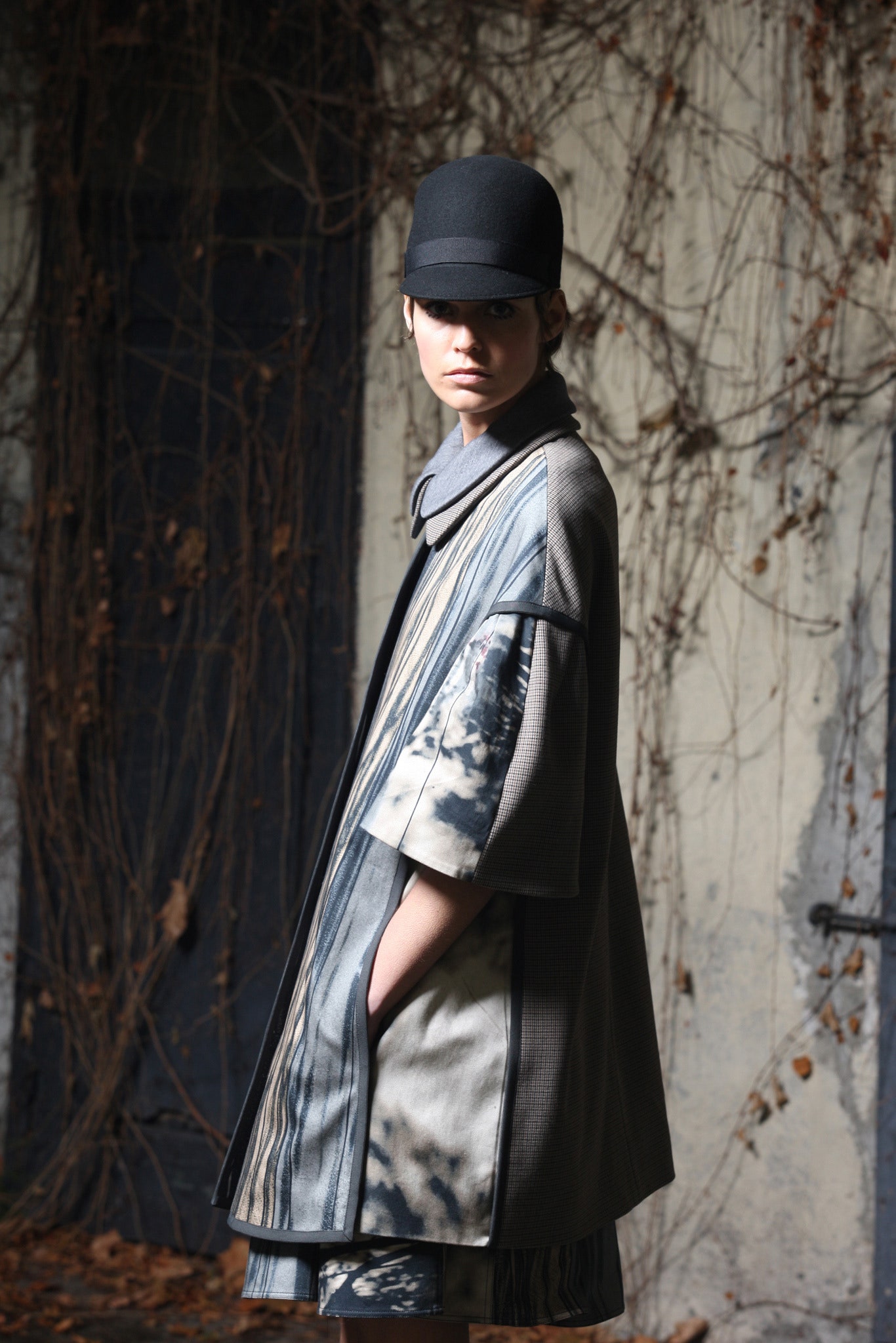 gray cotton short-sleeve collared relaxed pockets layered coat