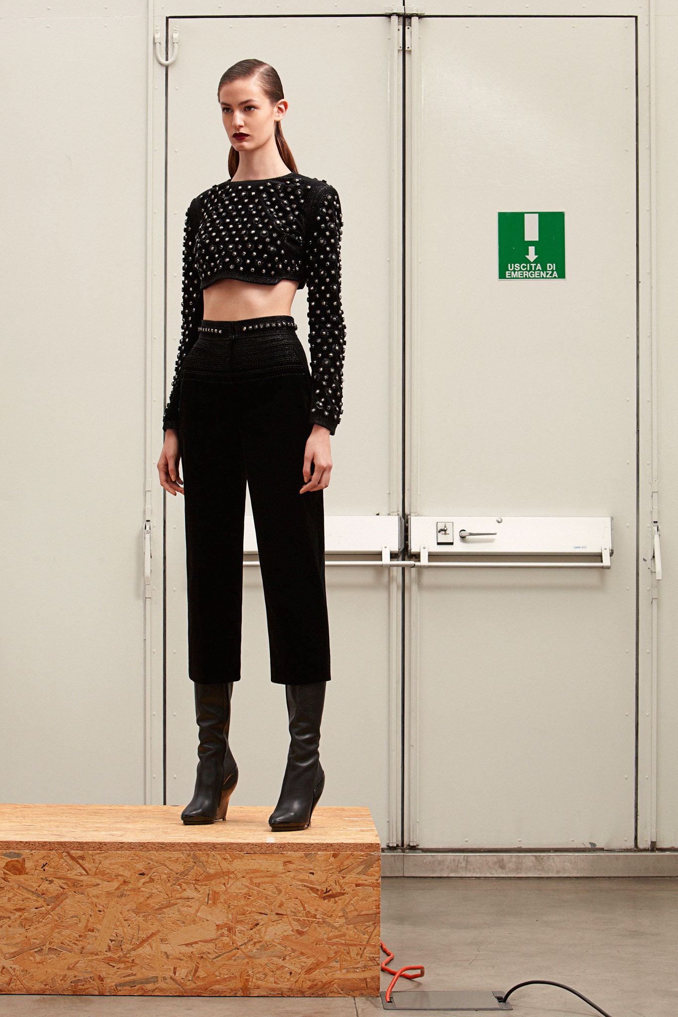 black cotton relaxed straight-leg cropped pants