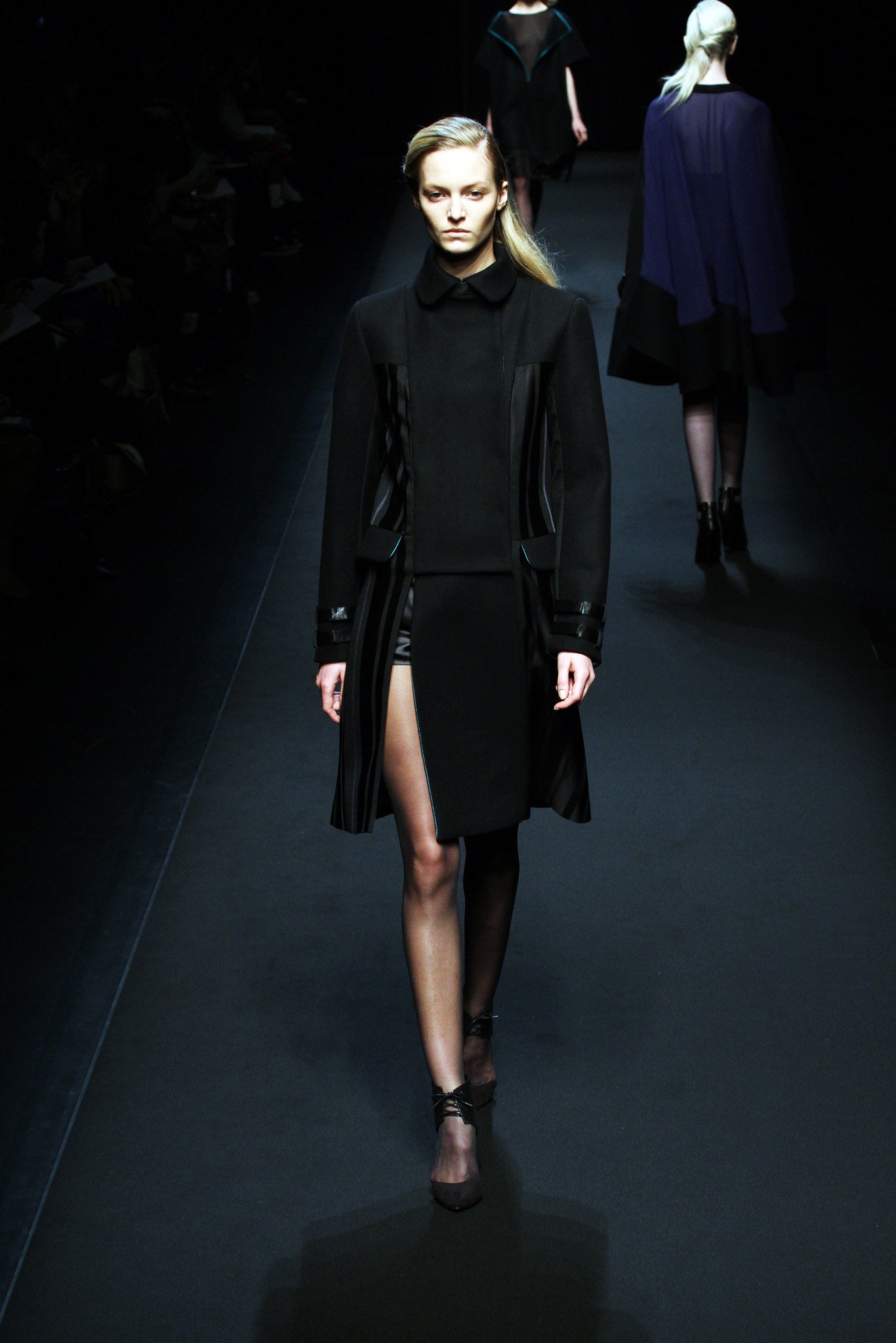 black wool long-sleeve collared fitted zippered midi coat