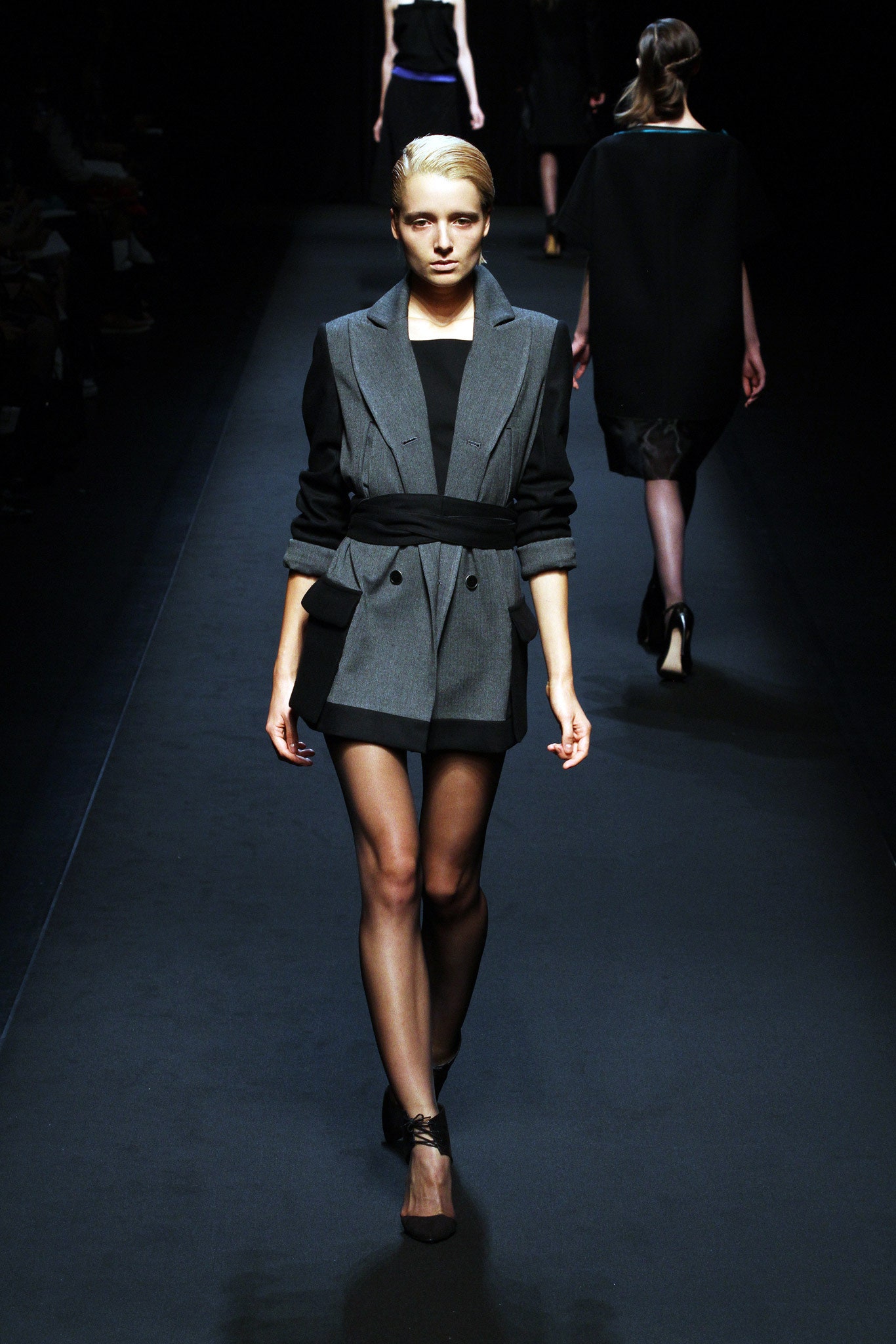 gray wool long-sleeve collared tailored buttoned belted blazer
