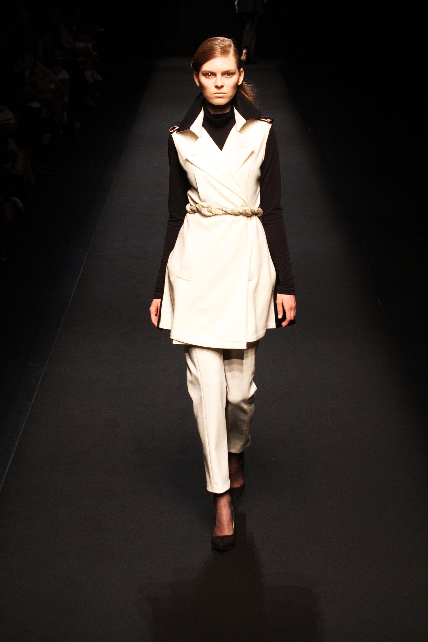 white cotton long-sleeve collared fitted belted blazer
