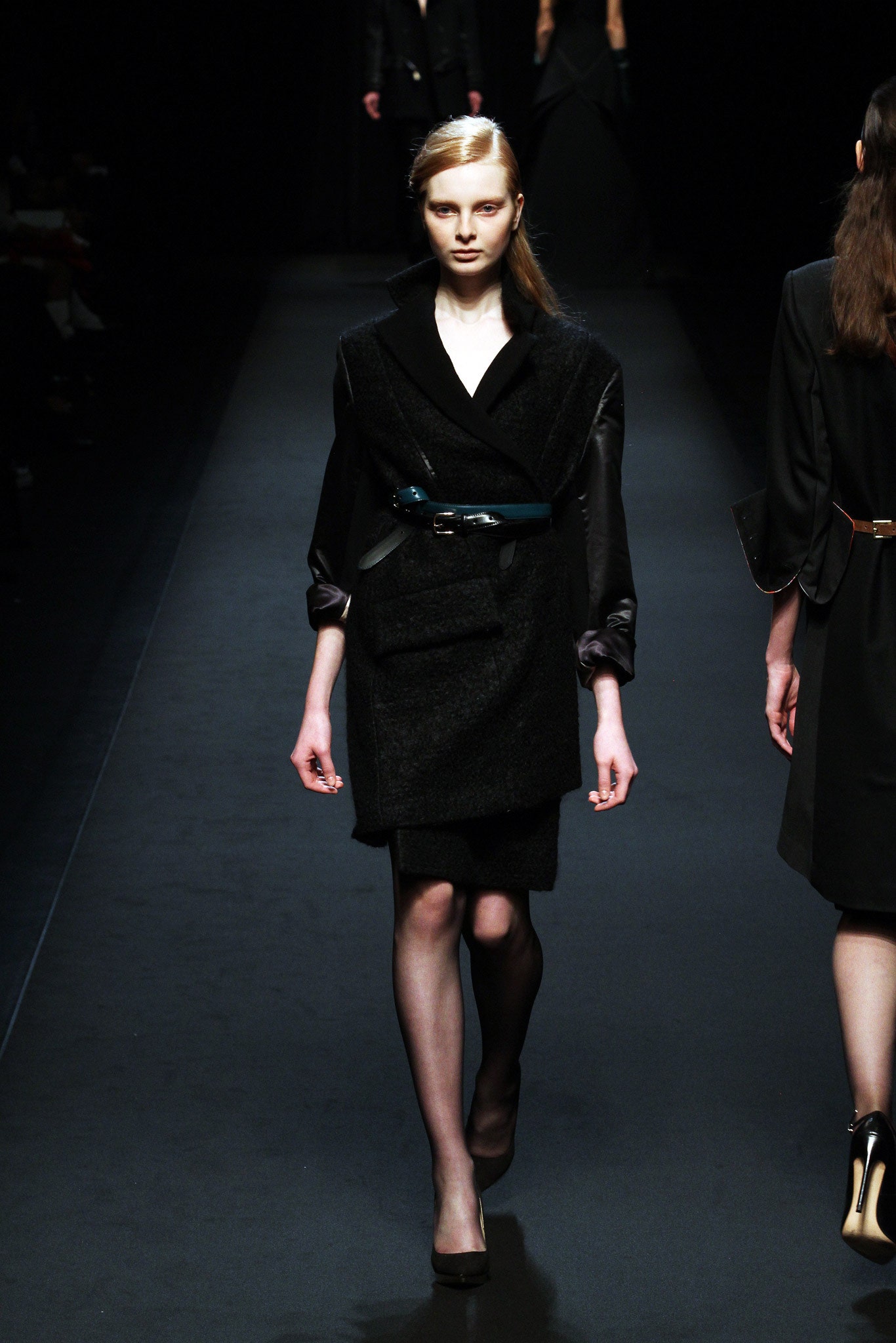 black wool long-sleeve collared fitted structured zippered coat