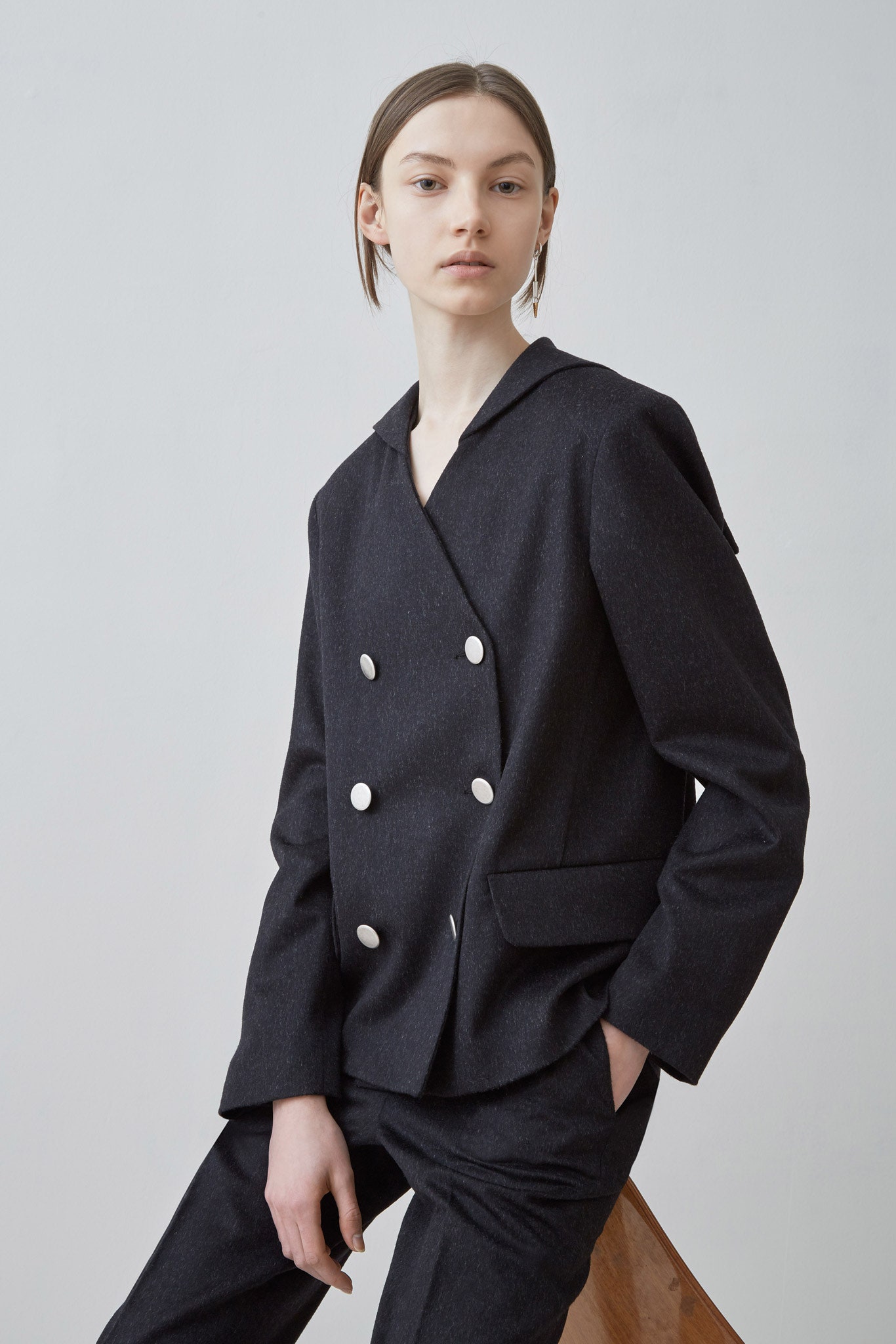 black cotton long-sleeve collared tailored buttoned jacket