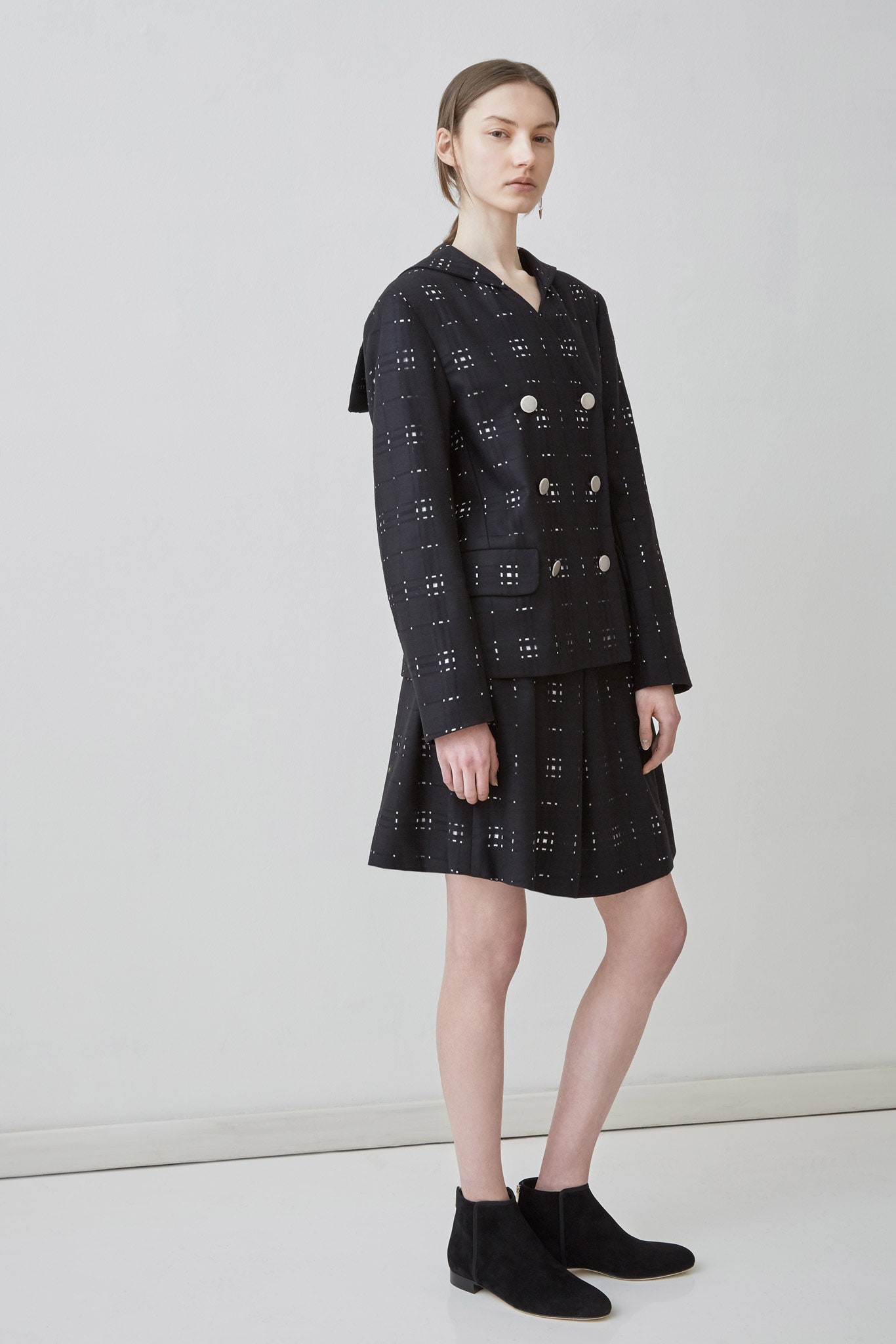 black cotton long-sleeve collared fitted buttoned embroidered jacket