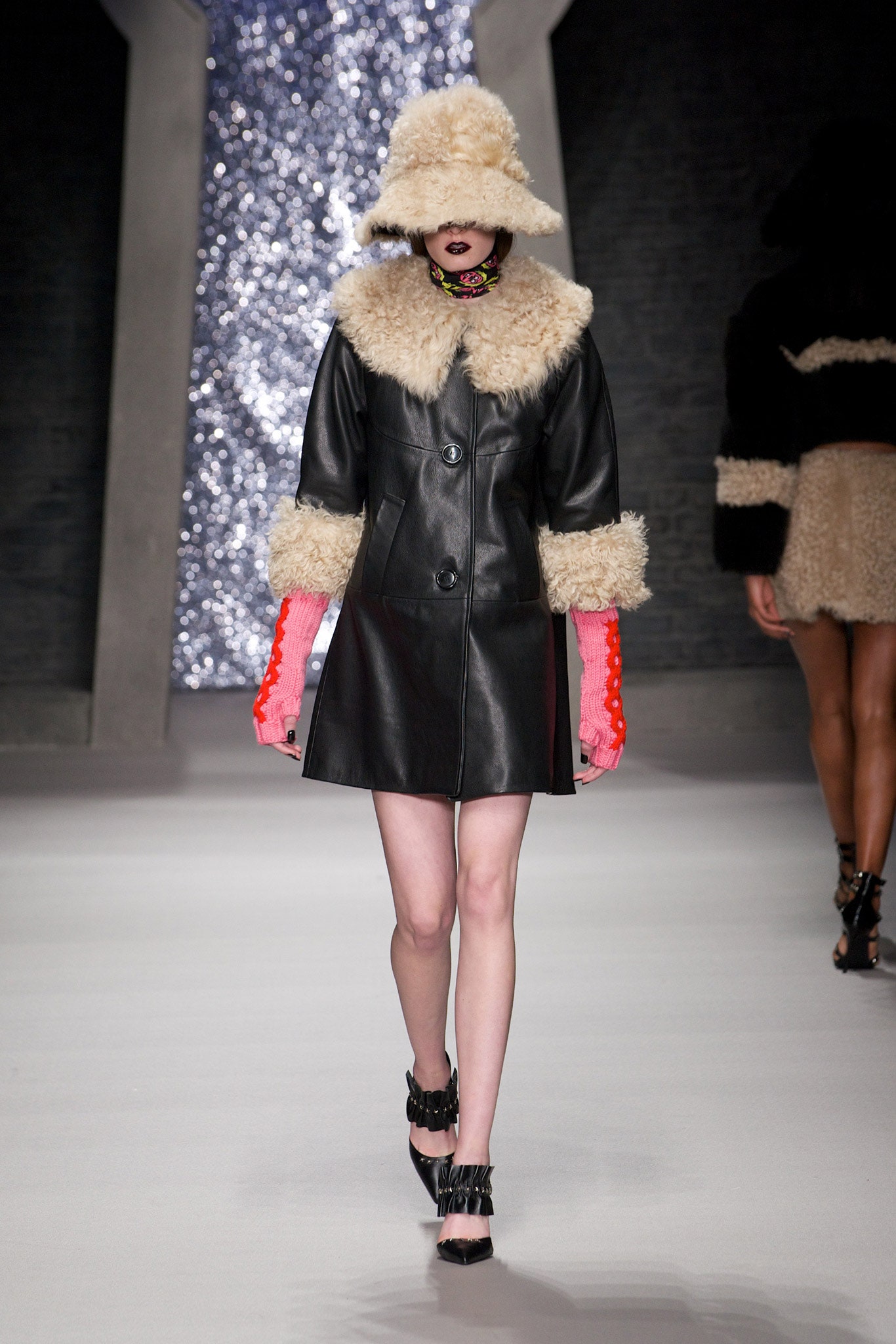 black leather long-sleeve collared fitted buttoned short coat