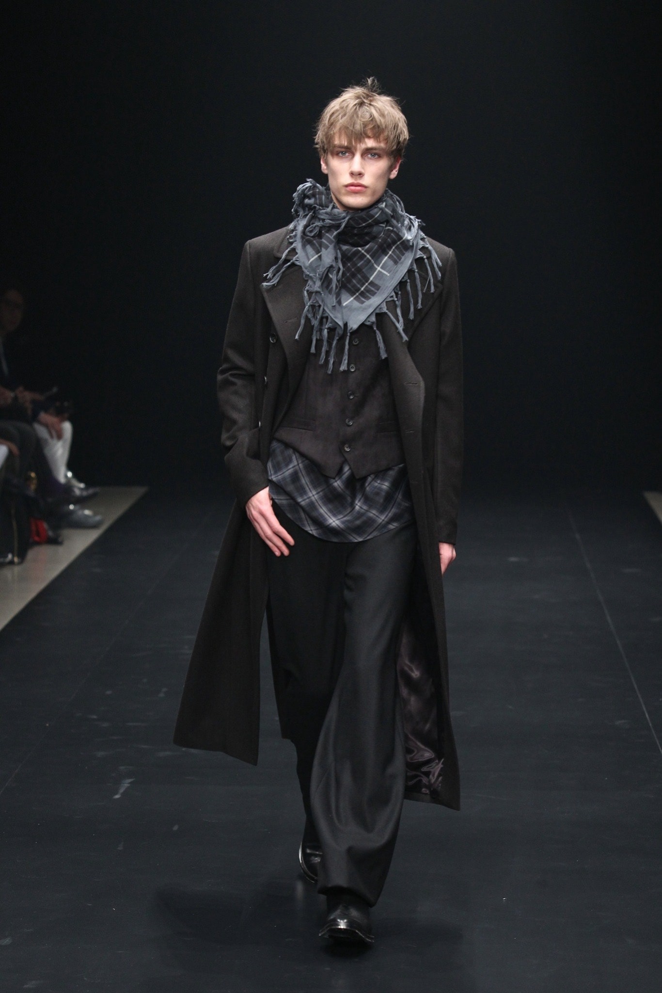 gray cotton relaxed fringed scarf