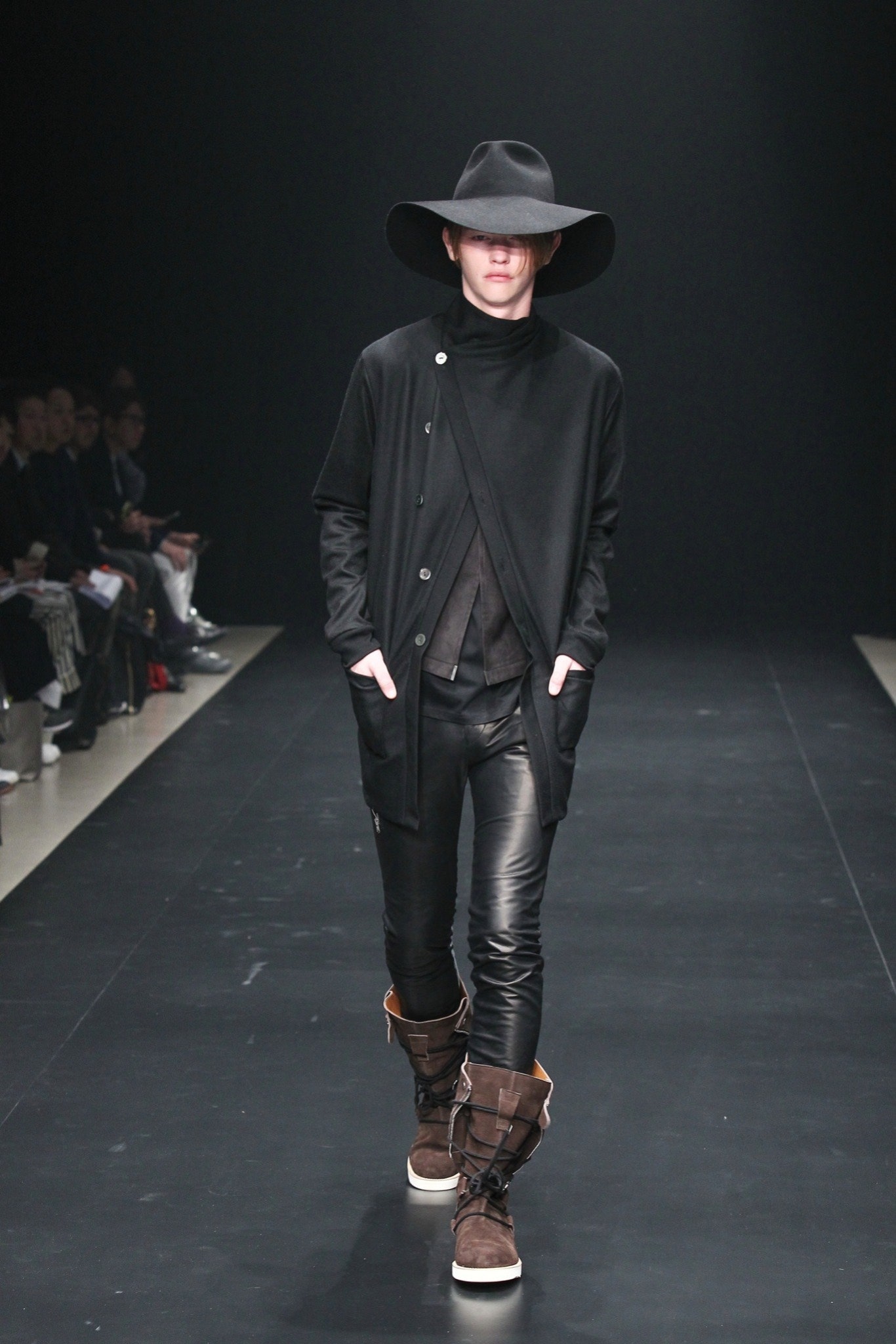 black cotton long-sleeve collared relaxed buttoned coat