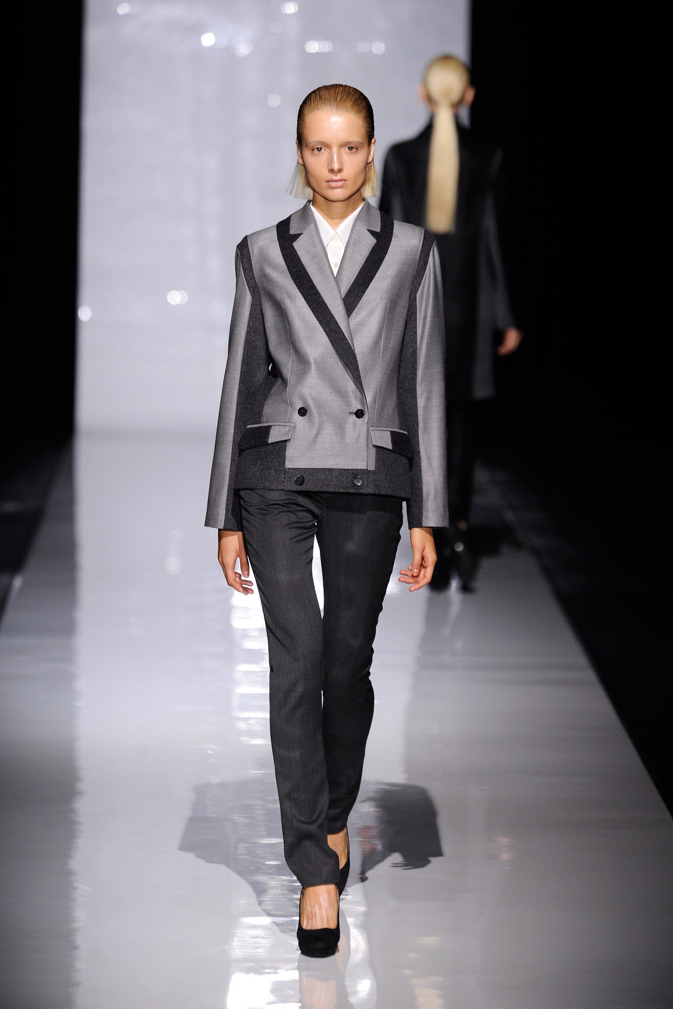gray wool long-sleeve collared tailored buttoned blazer