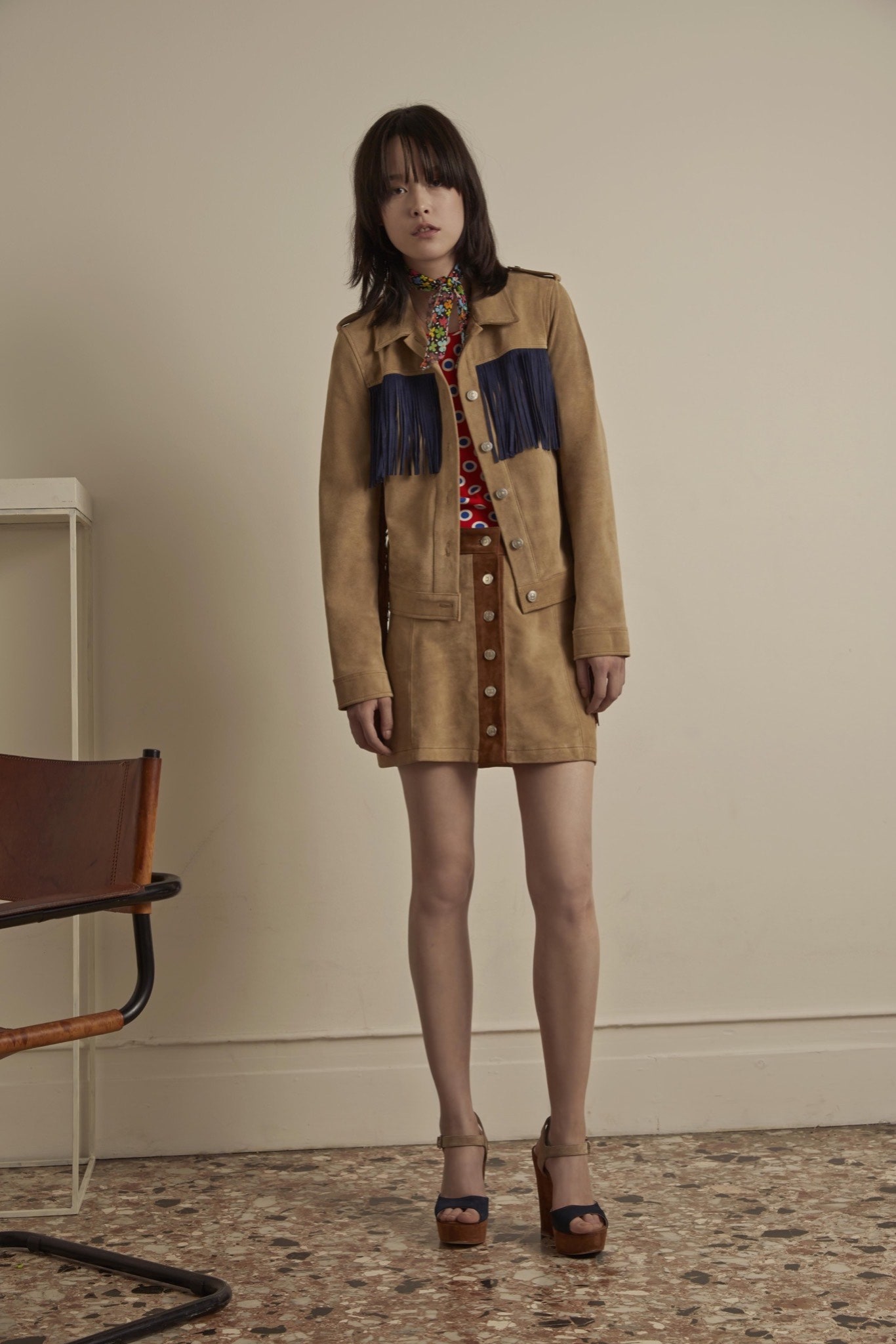 brown suede fitted buttoned mini skirt