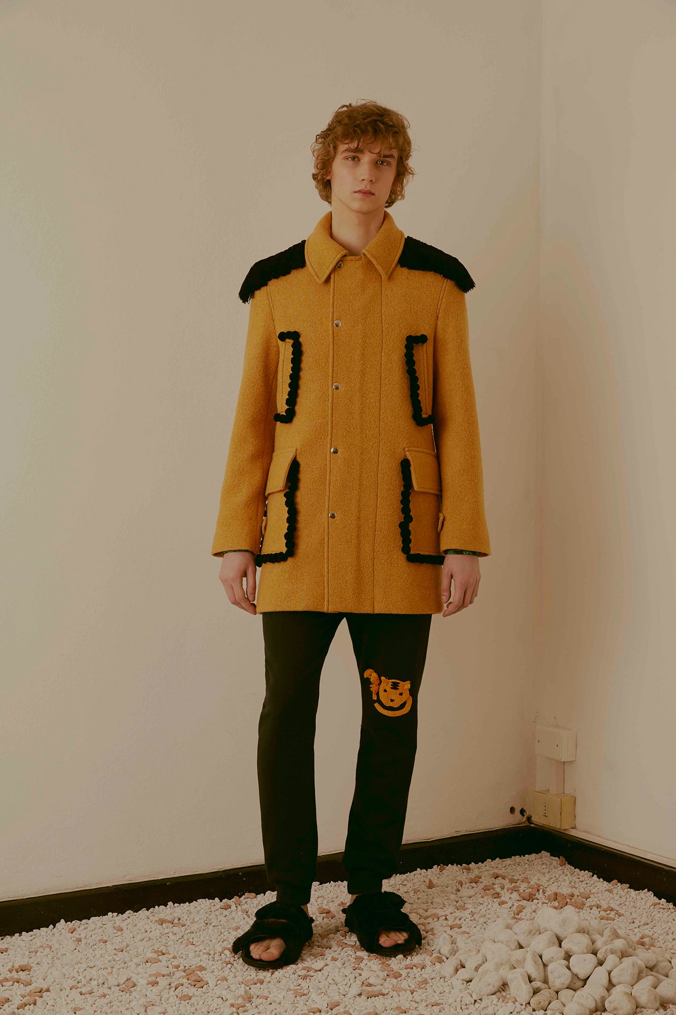 yellow wool long-sleeve collared relaxed buttoned pockets coat
