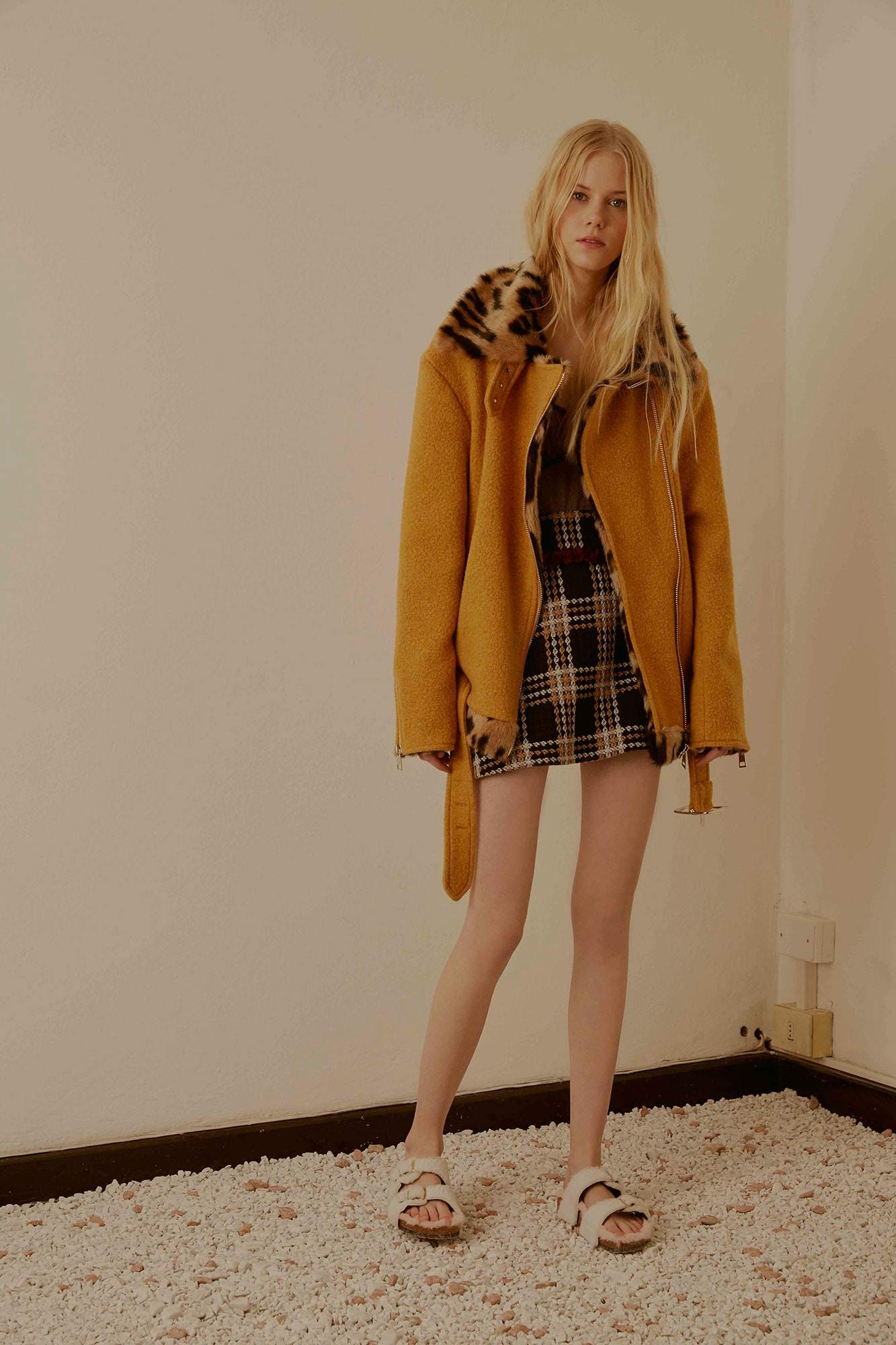 yellow wool long-sleeve collared relaxed zippered pockets coat