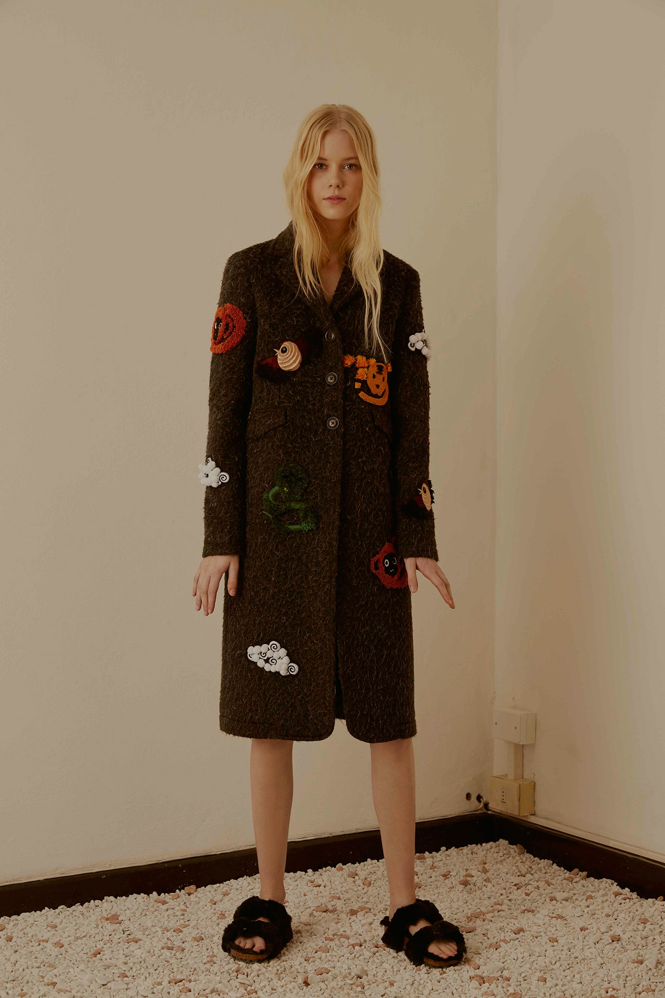 brown wool long-sleeve collared fitted embroidered coat
