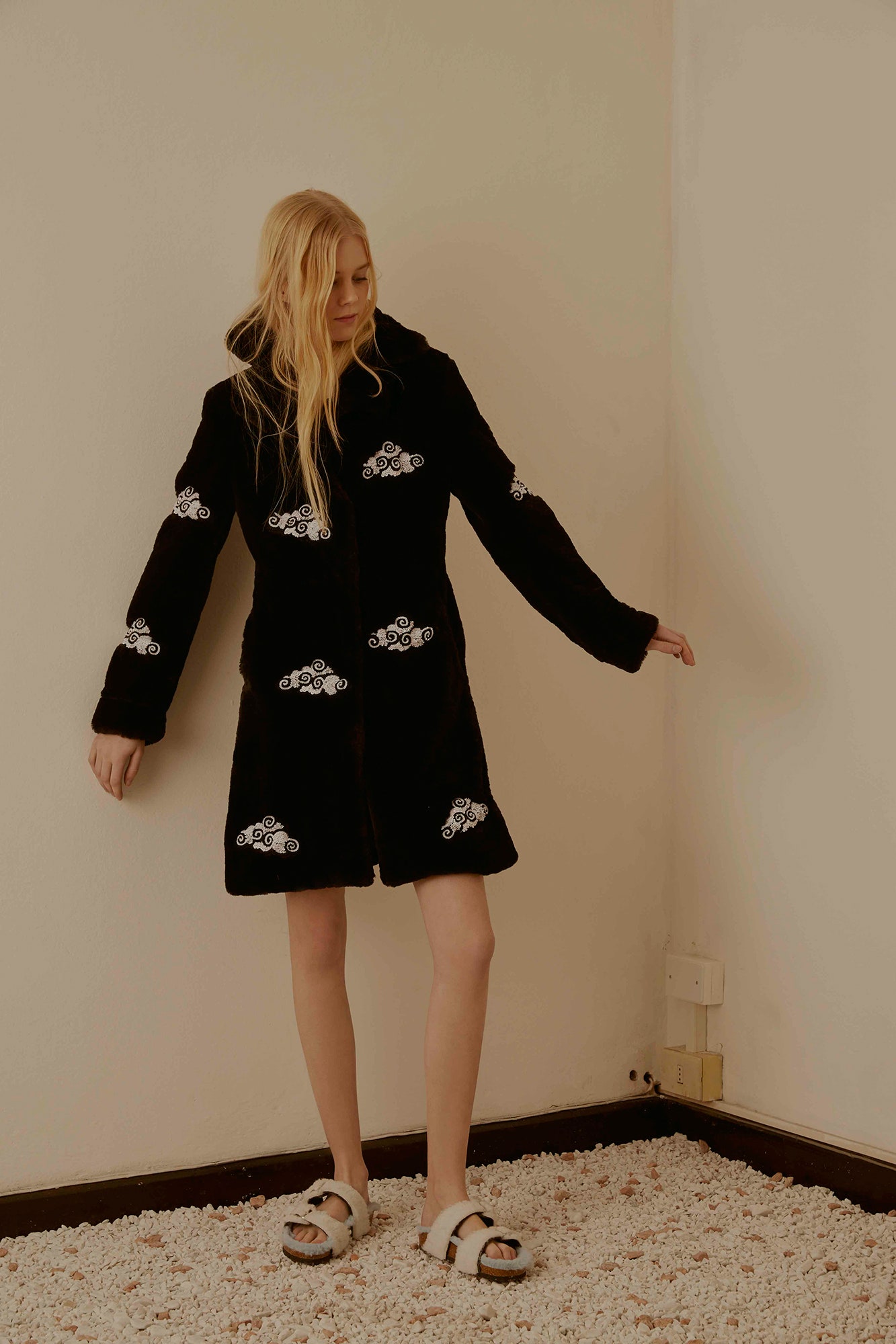 black faux-fur long-sleeve hooded relaxed embroidered coat