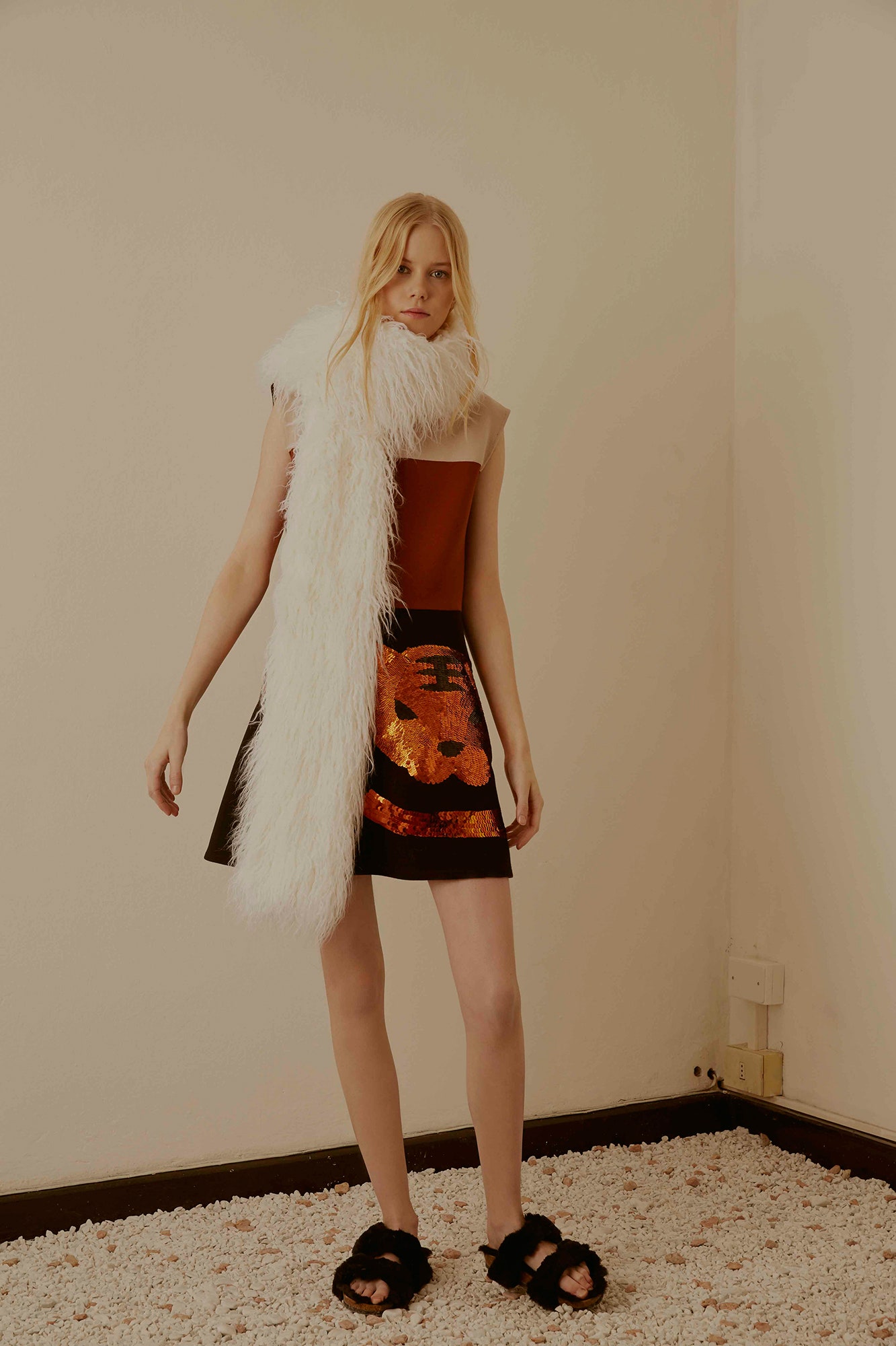 white faux-fur fringed scarf