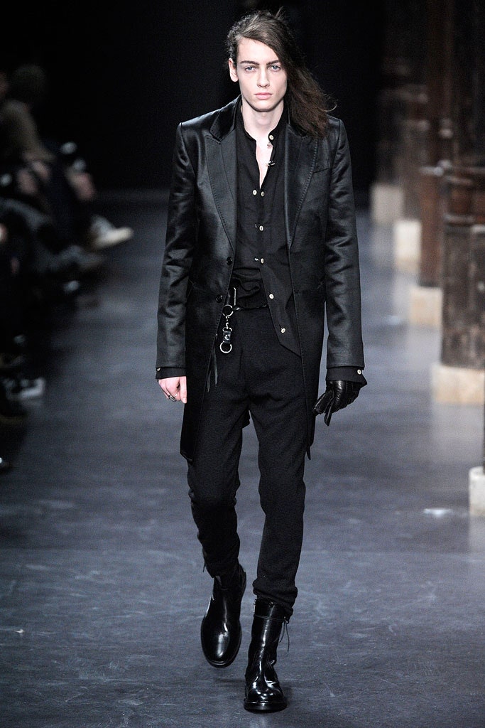 black fitted blazer with slim pants