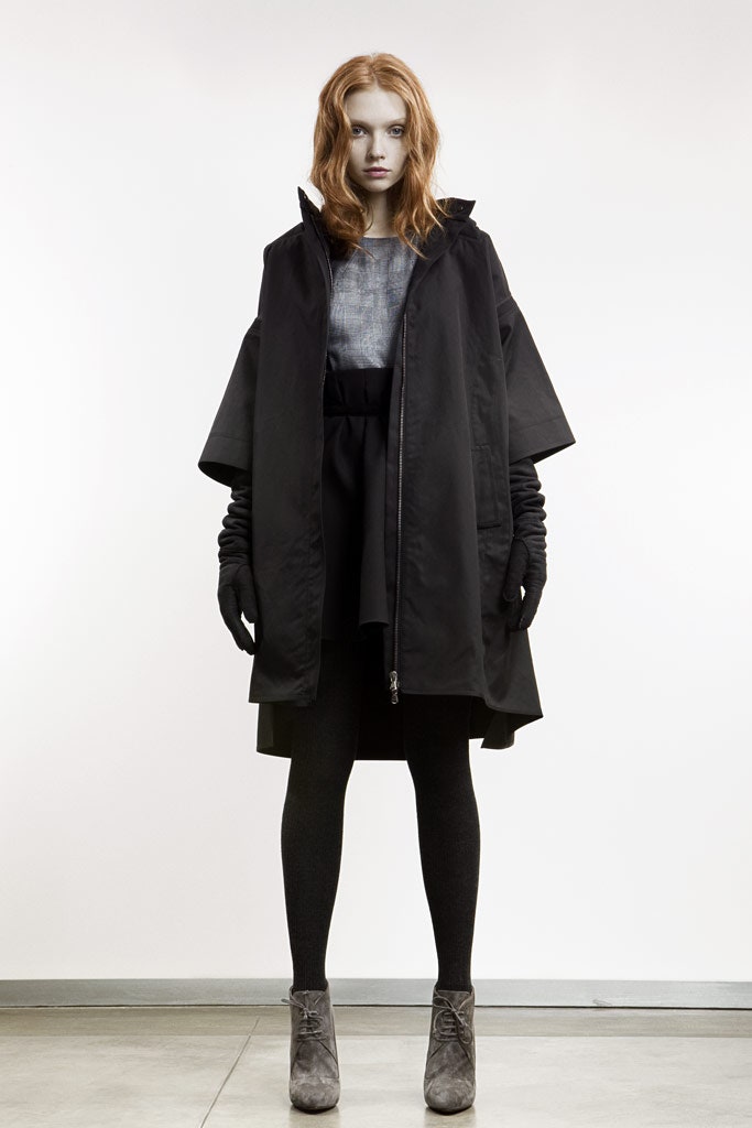 black cotton long-sleeve collared oversized zippered coat