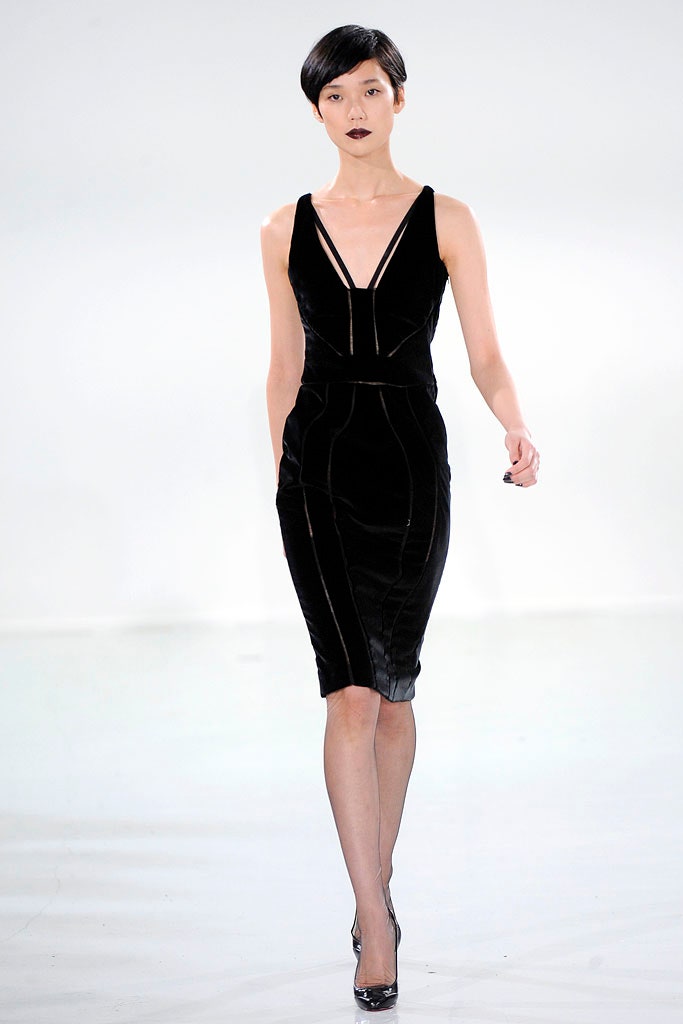 black velvet sleeveless dress