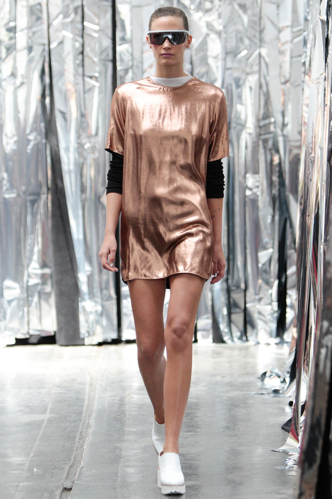 brown metallic short-sleeve scoop-neck fitted straight-leg shiny dress