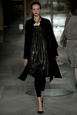 black wool long-sleeve collared oversized buttoned coat
