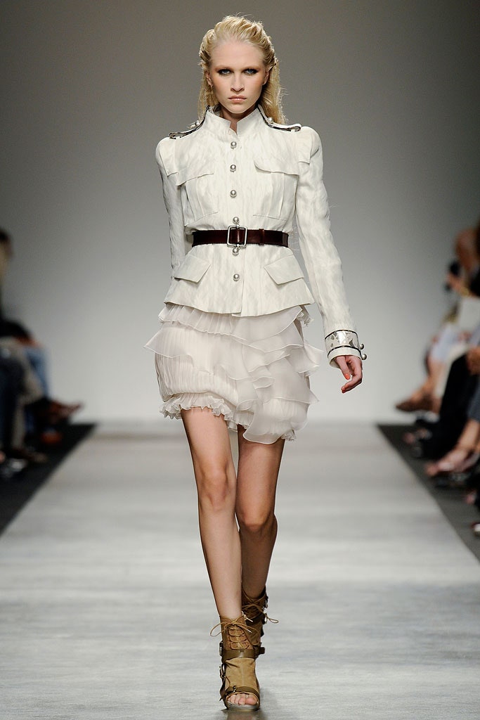 white cotton long-sleeve collared fitted structured buttoned jacket