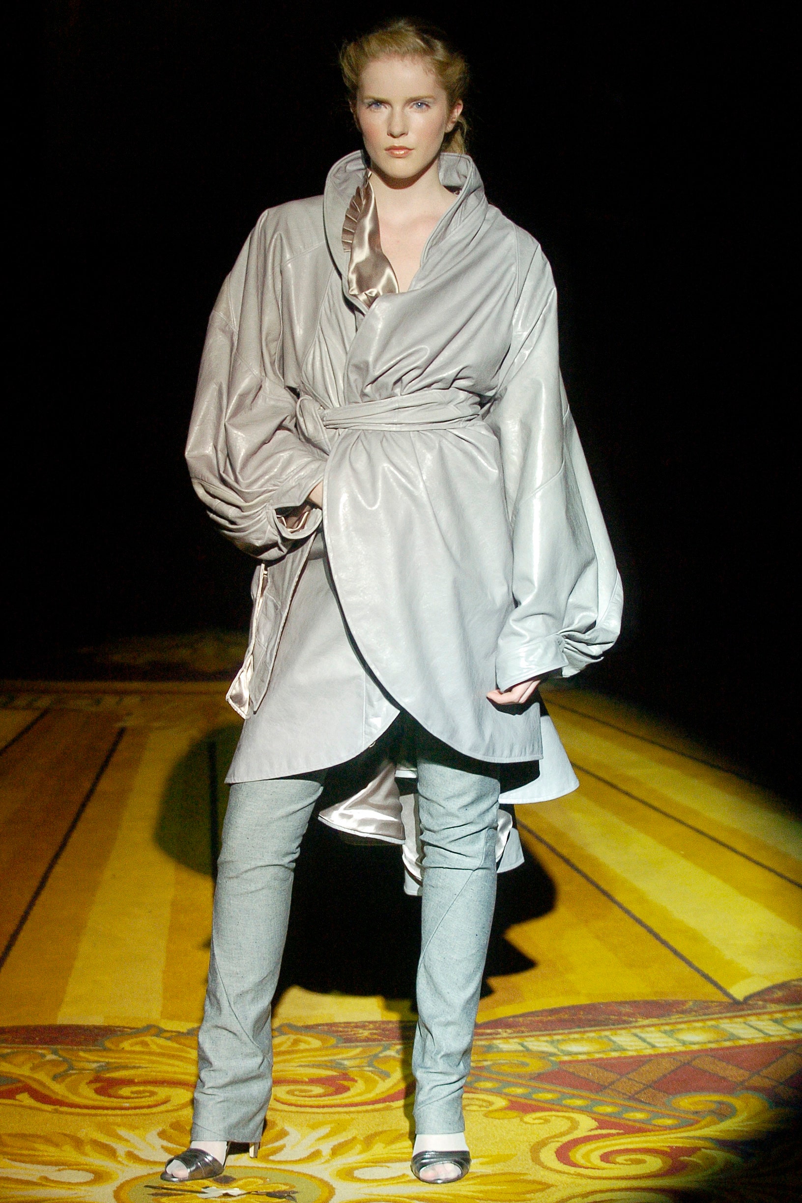 gray oversized coat with slim pants