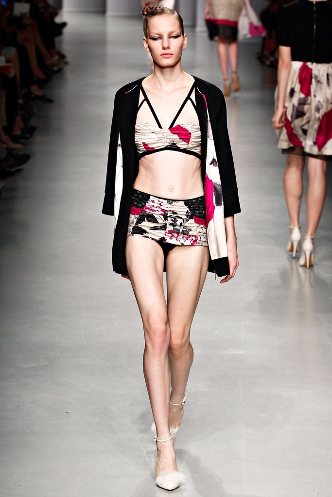 multi fitted flared shorts