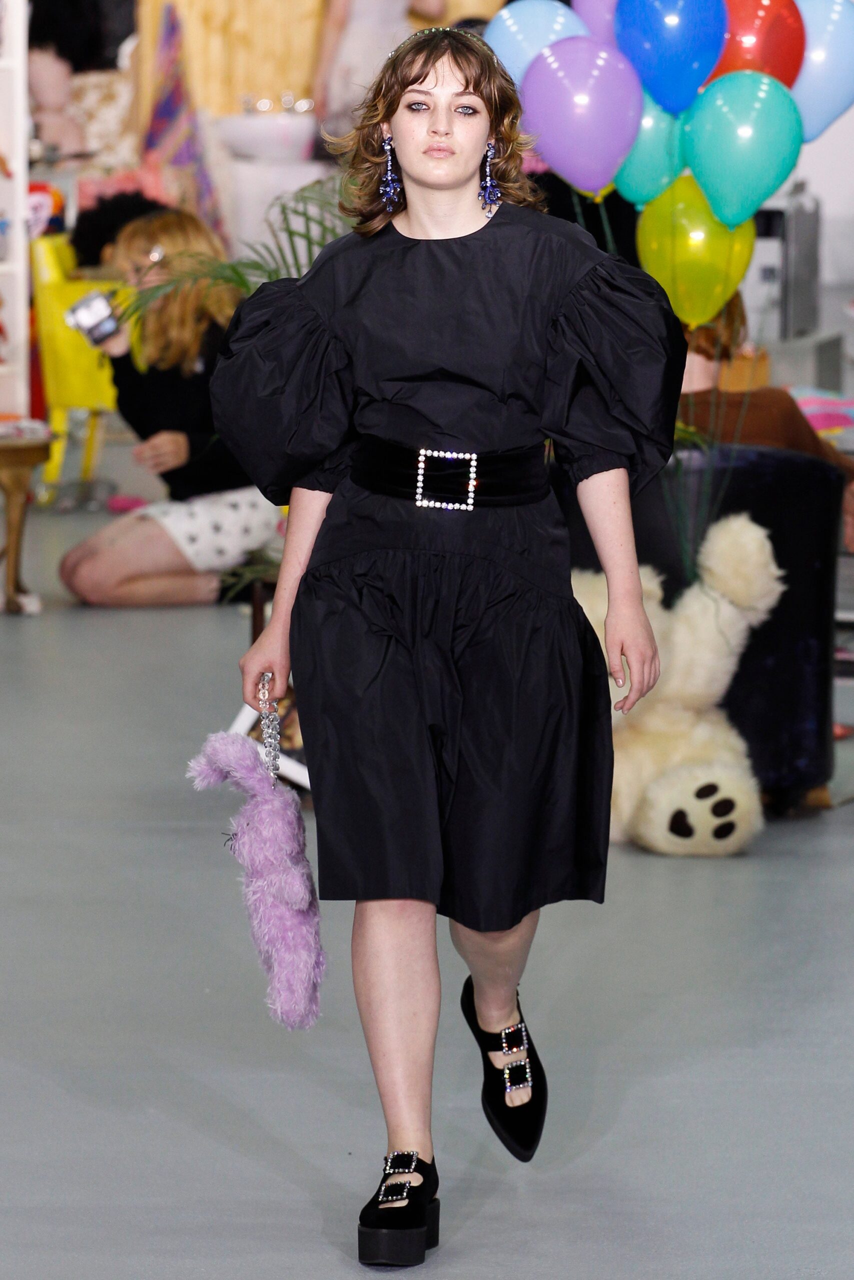 black fitted midi dress with platform shoes