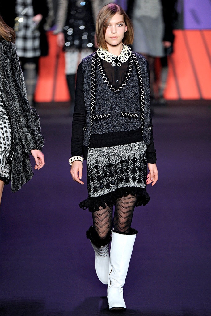 black wool sleeveless collared fitted layered embroidered dress