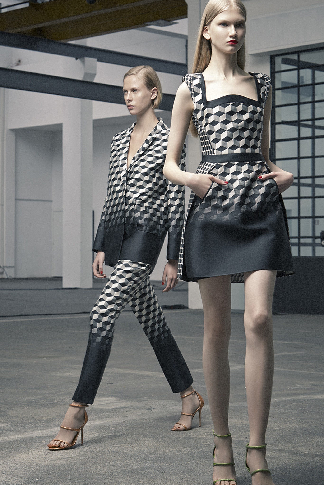 black silk long-sleeve collared tailored printed suit
