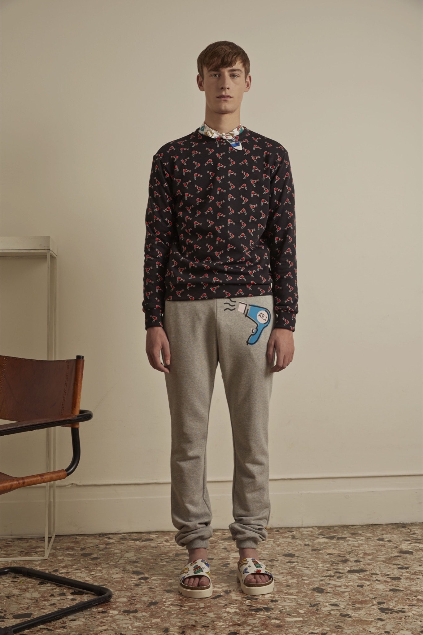 black cotton long-sleeve collared fitted printed sweater