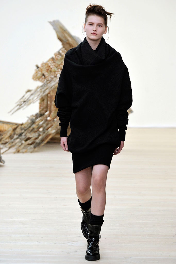 black fitted mini dress with boots