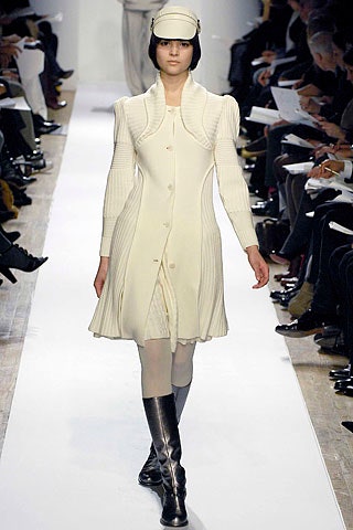 white pleated midi dress with hat