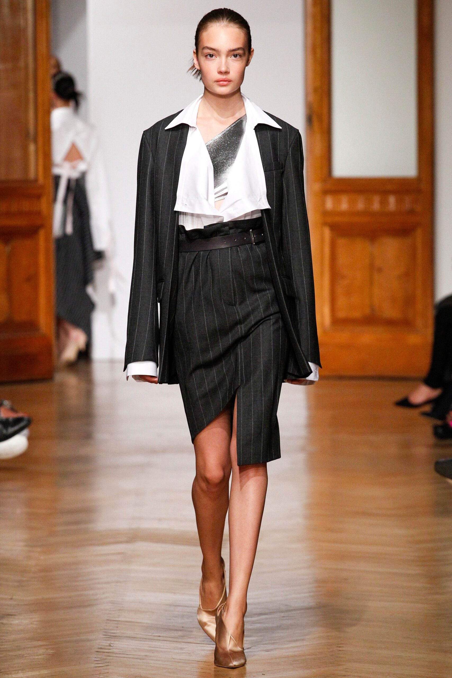 oversized black blazer with pencil skirt