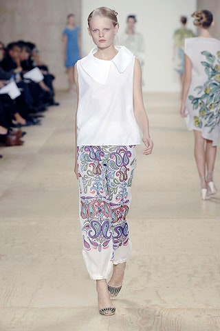 white relaxed top with printed pants