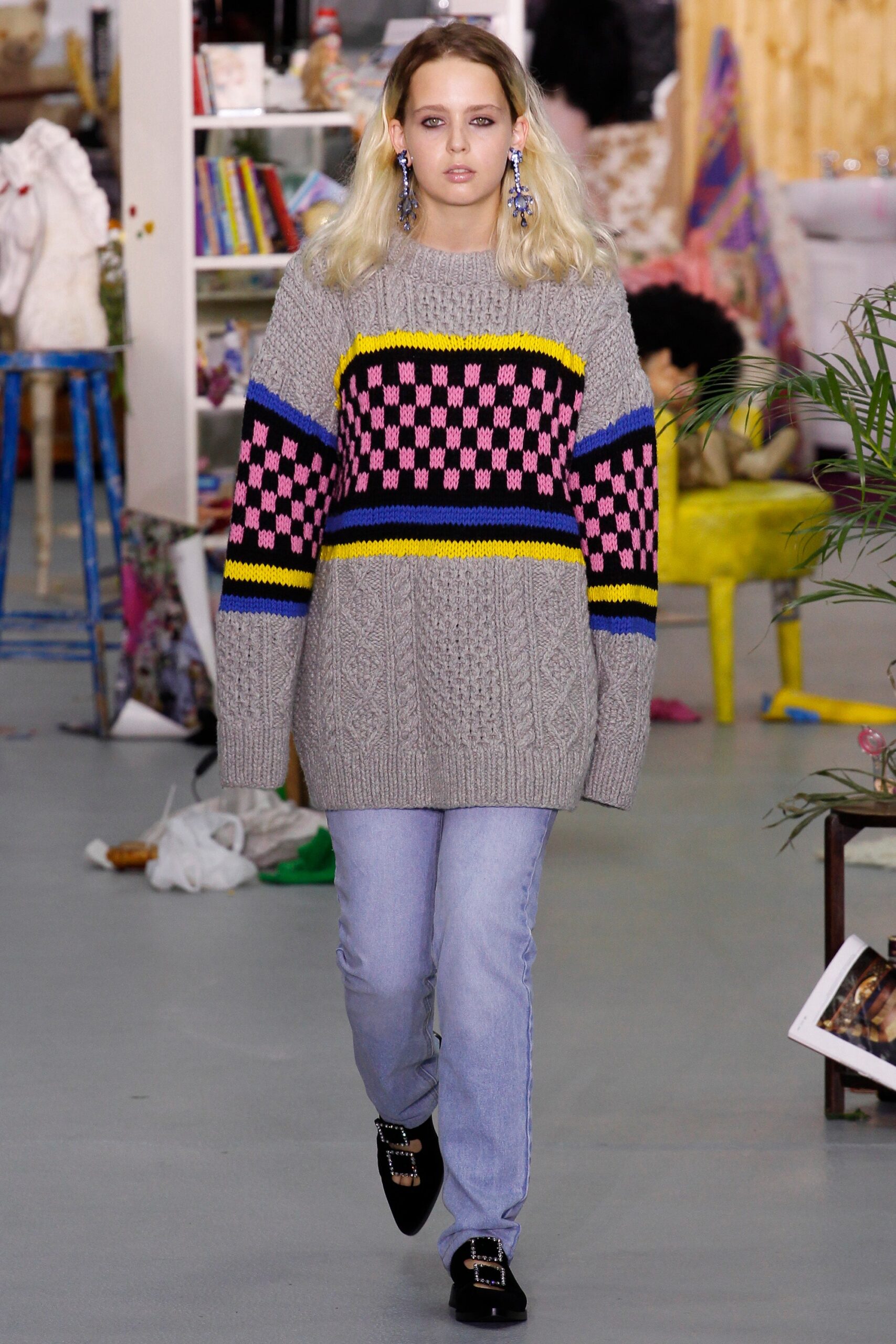 relaxed gray color-blocked sweater with jeans