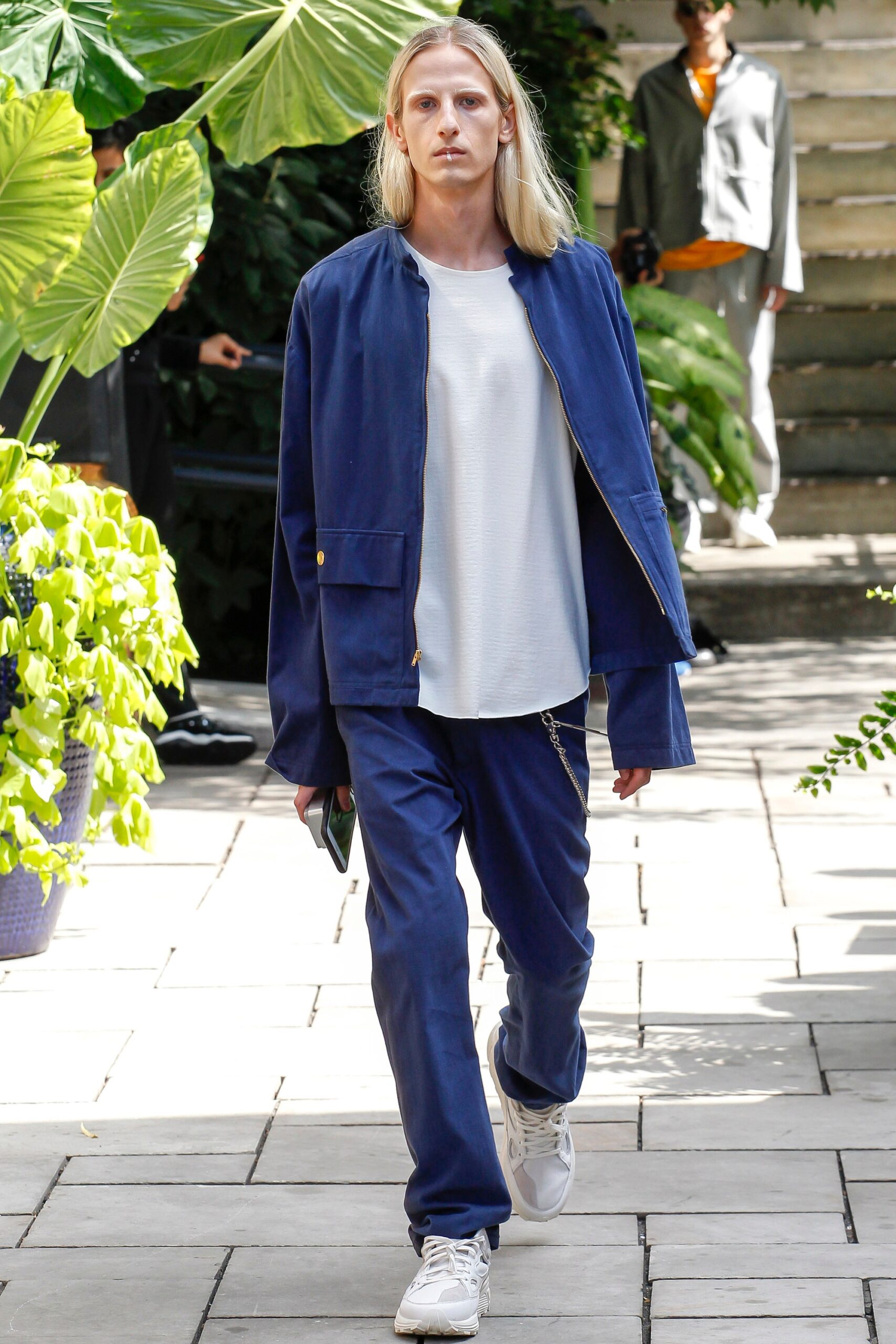 blue cotton long-sleeve collared relaxed zippered jacket