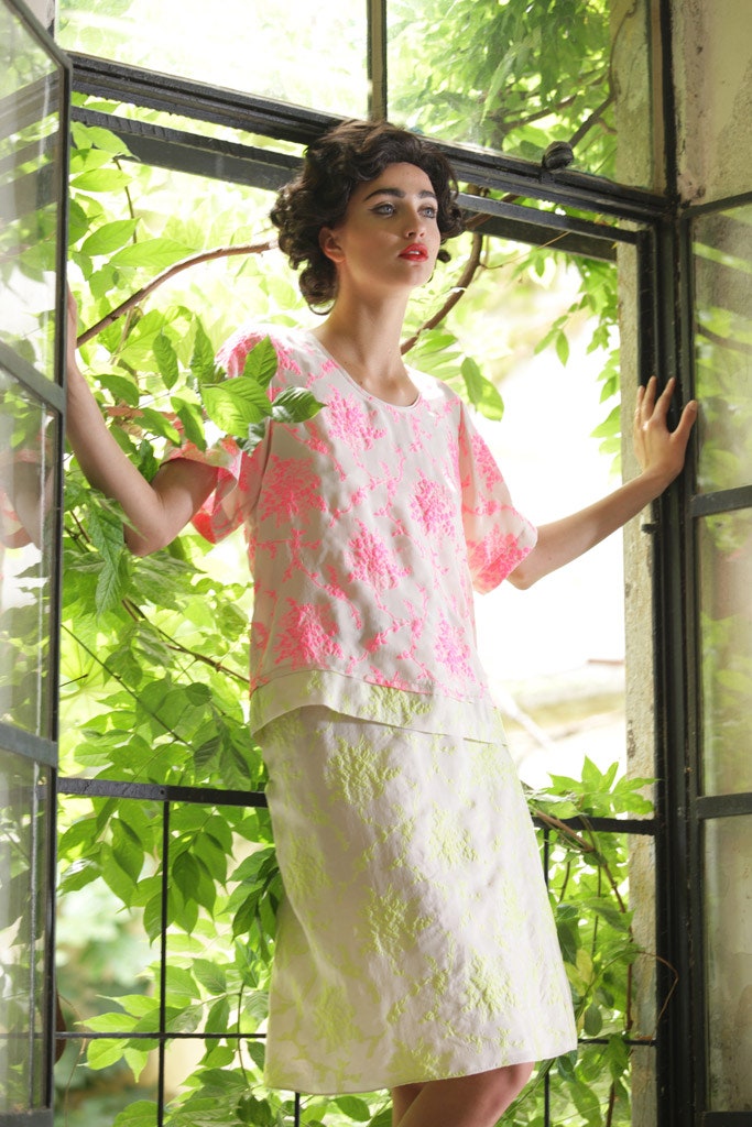 pink cotton short-sleeve scoop-neck relaxed embroidered top