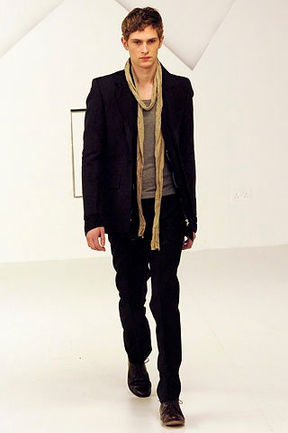 black blazer gray t-shirt