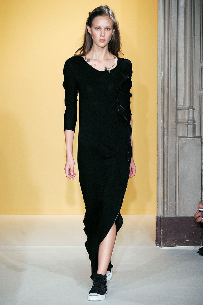 black fitted midi dress with sneakers