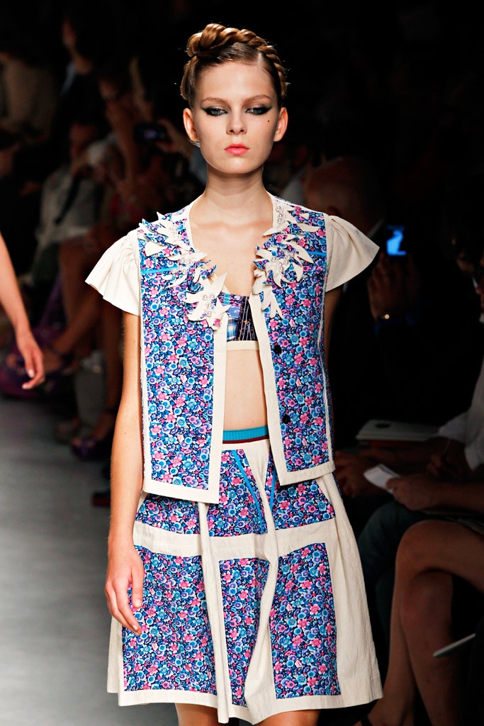 blue cotton sleeveless collared fitted embroidered top