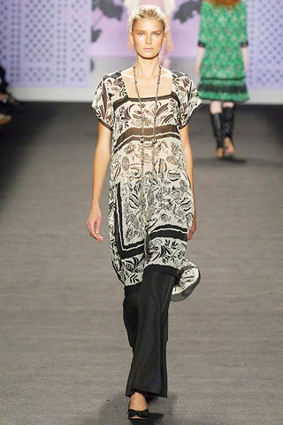black silk short-sleeve v-neck relaxed printed top