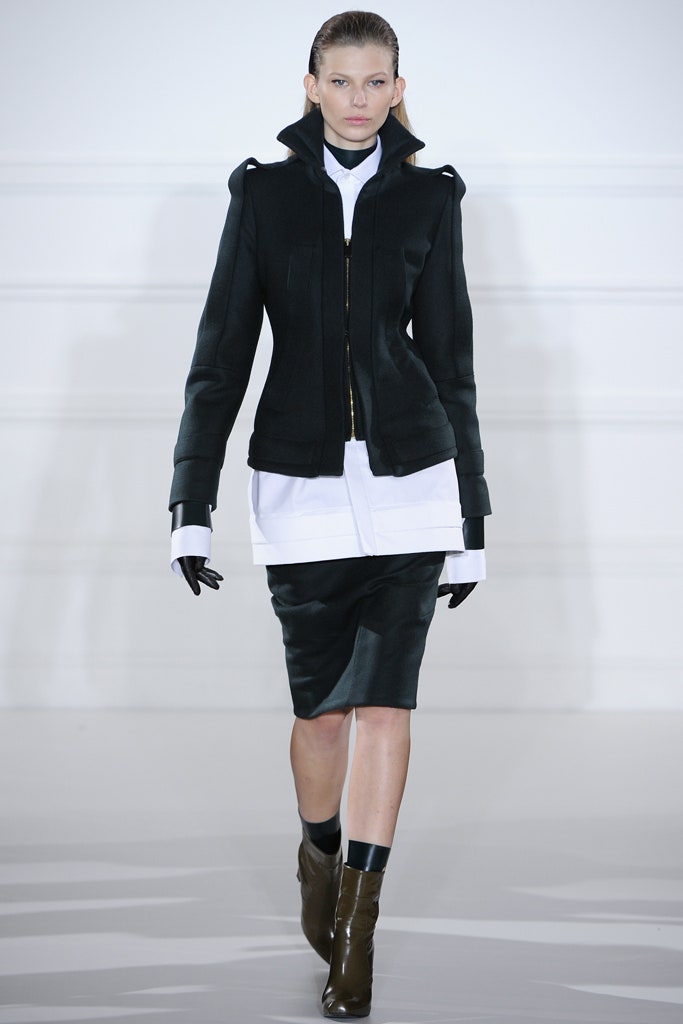 black wool long-sleeve collared fitted structured zippered jacket